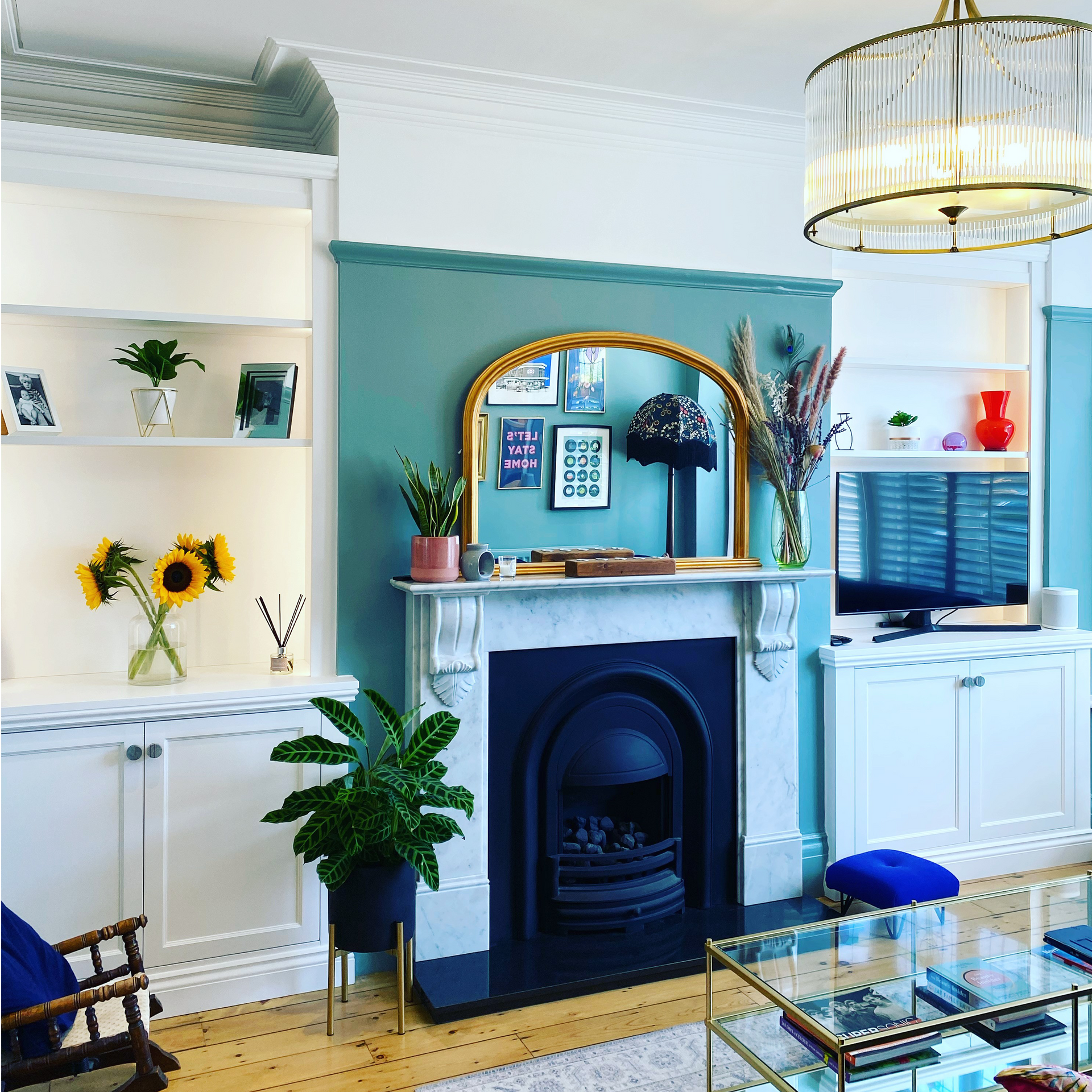 Living room - Standard alcove cabinets with lighting