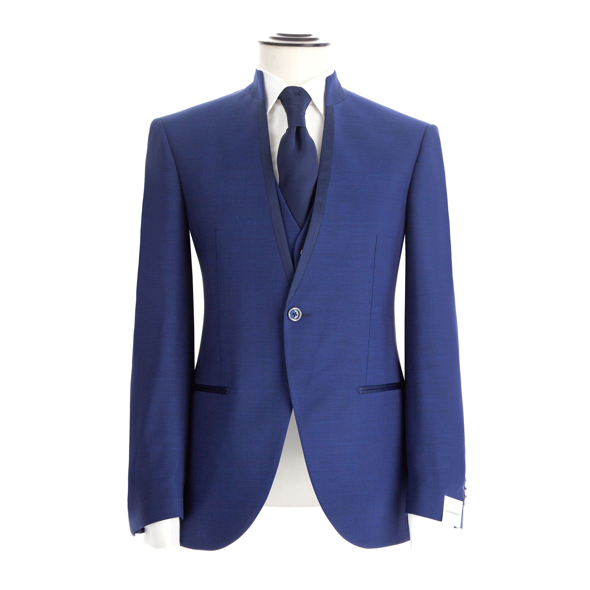 Abito blu su manichino con colletto alla coreana, gilet e cravatta.