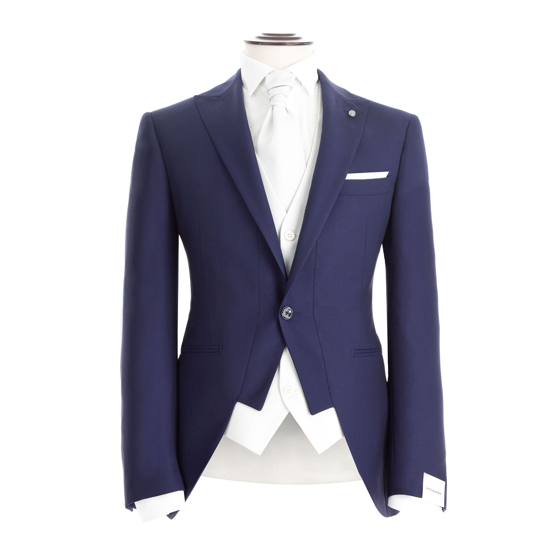 Abito blu navy con gilet bianco e cravatta, esposto su un manichino.