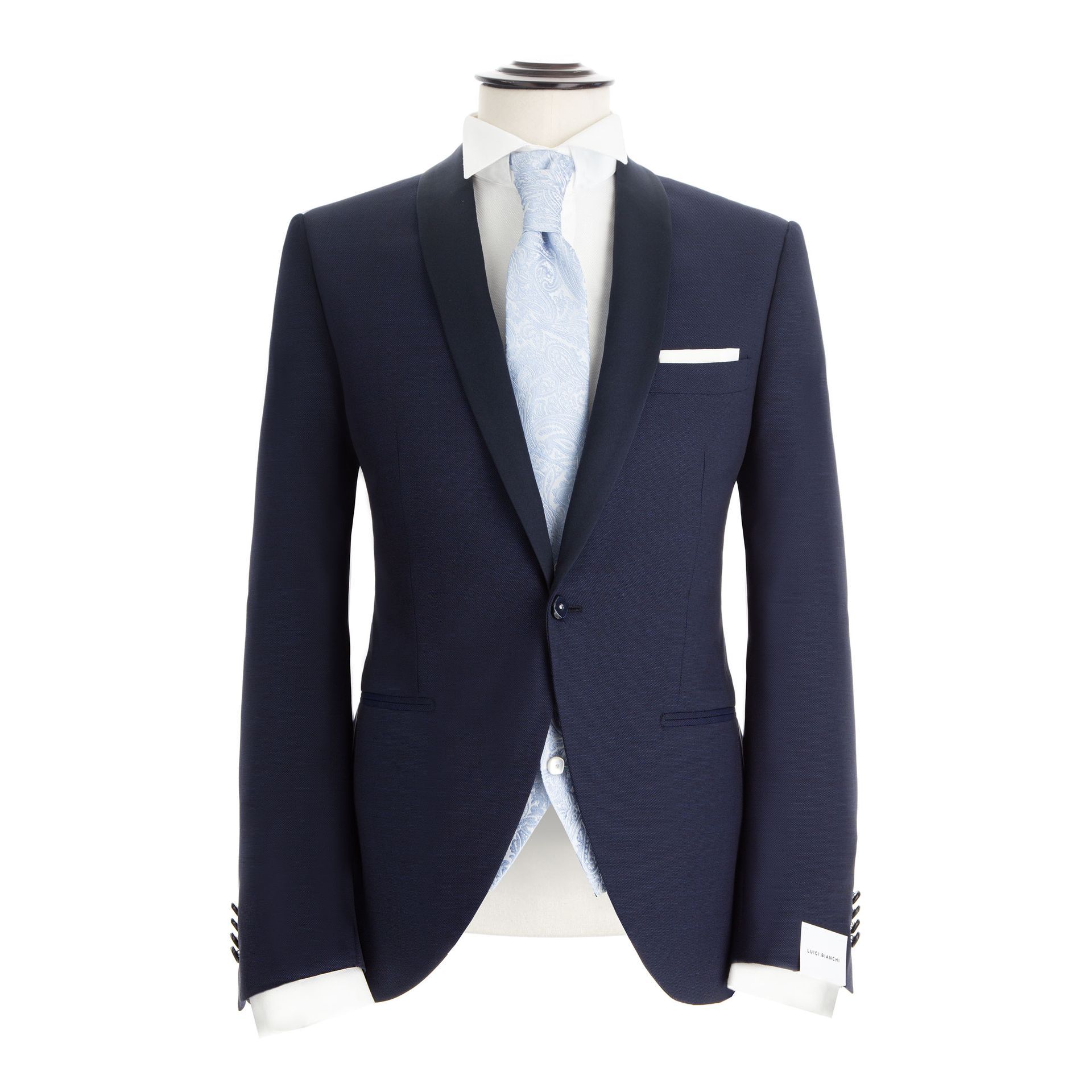 Abito blu navy su manichino, con camicia bianca e cravatta azzurra.