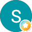Icona blu con una «S» bianca e un badge circolare arancione con una stella bianca.
