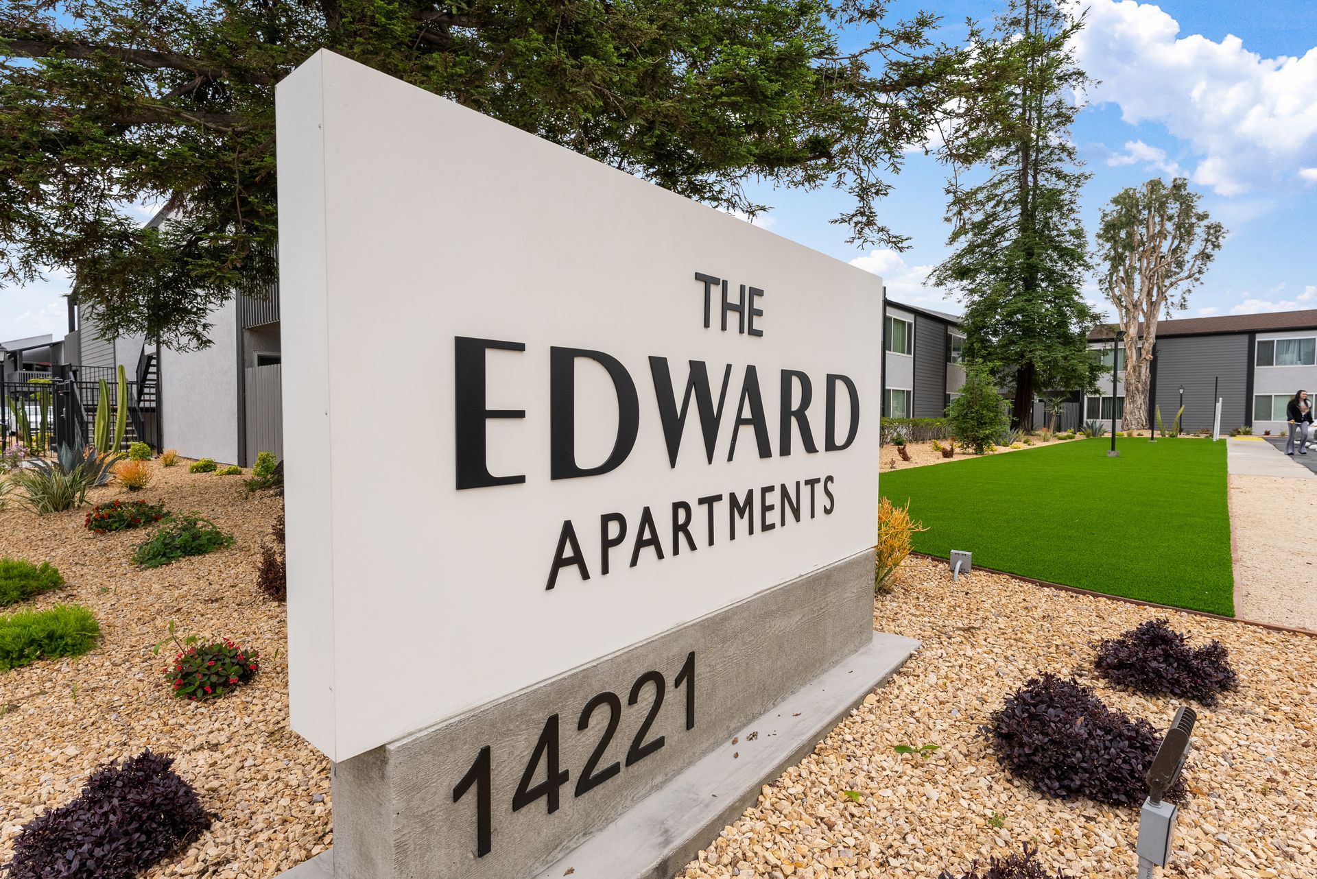 Sliding Photo Gallery Displaying Community Amenities