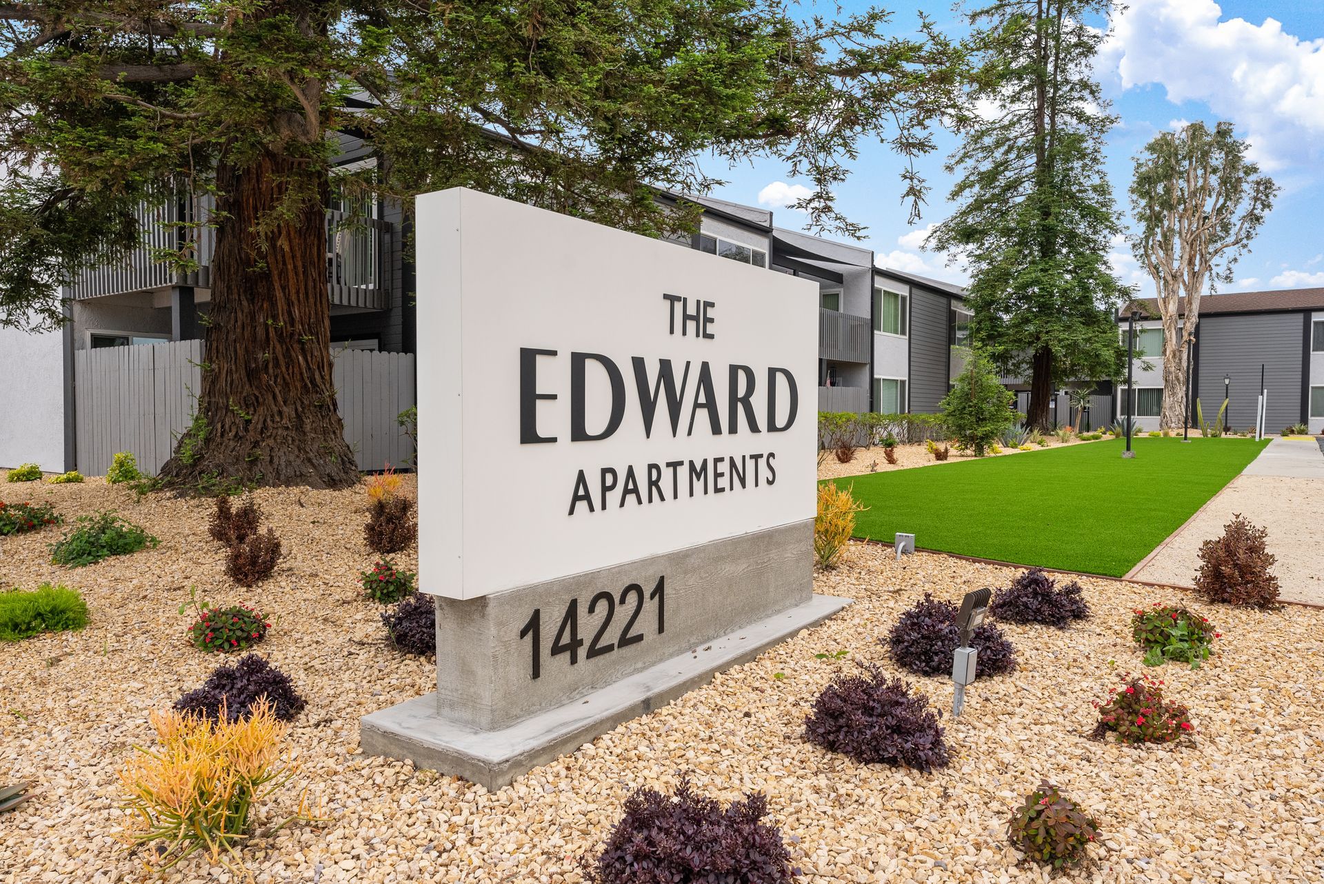 Sliding Photo Gallery Displaying Community Amenities