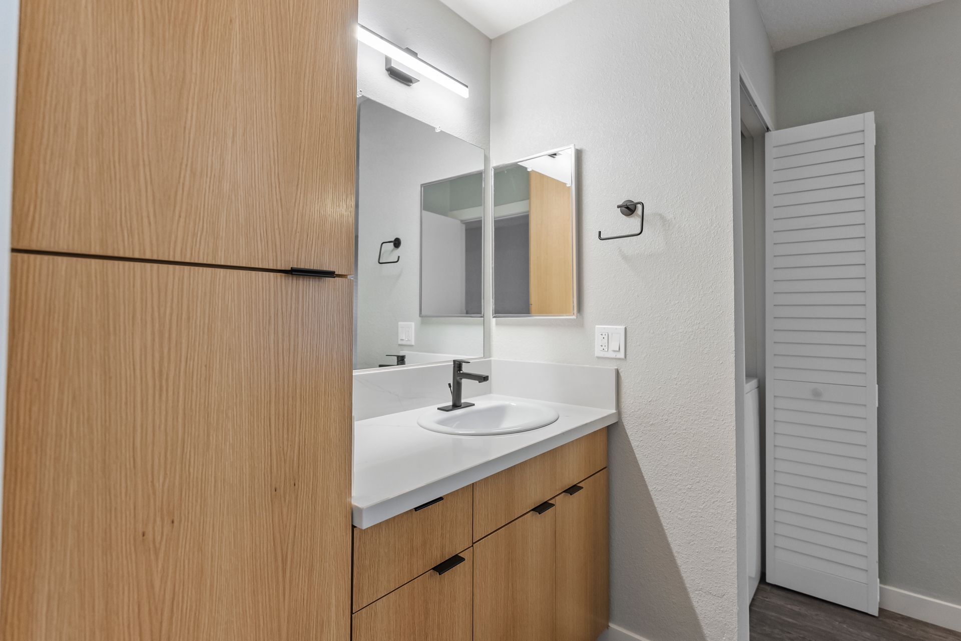 Sliding Photo Gallery Displaying Apartment Features