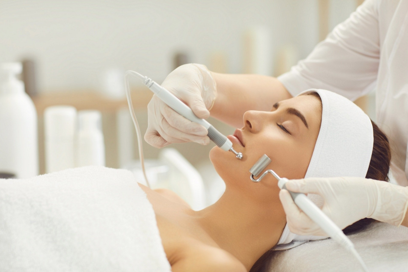 A woman is getting a facial treatment at a beauty salon.