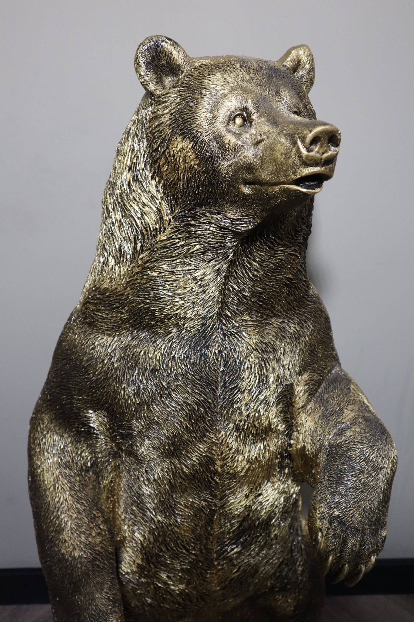 Gouden beer beeld 119 cm XL staand groot dierenbeeld voor tuin en interieur