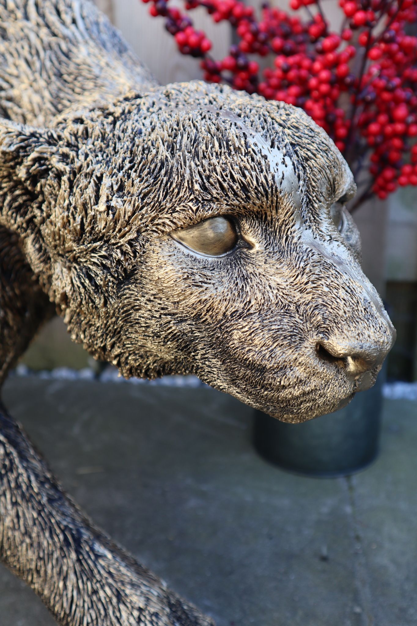 Cheeta beeld 125 cm goud sluipend eyecatcher tuinbeeld dierenbeeld
