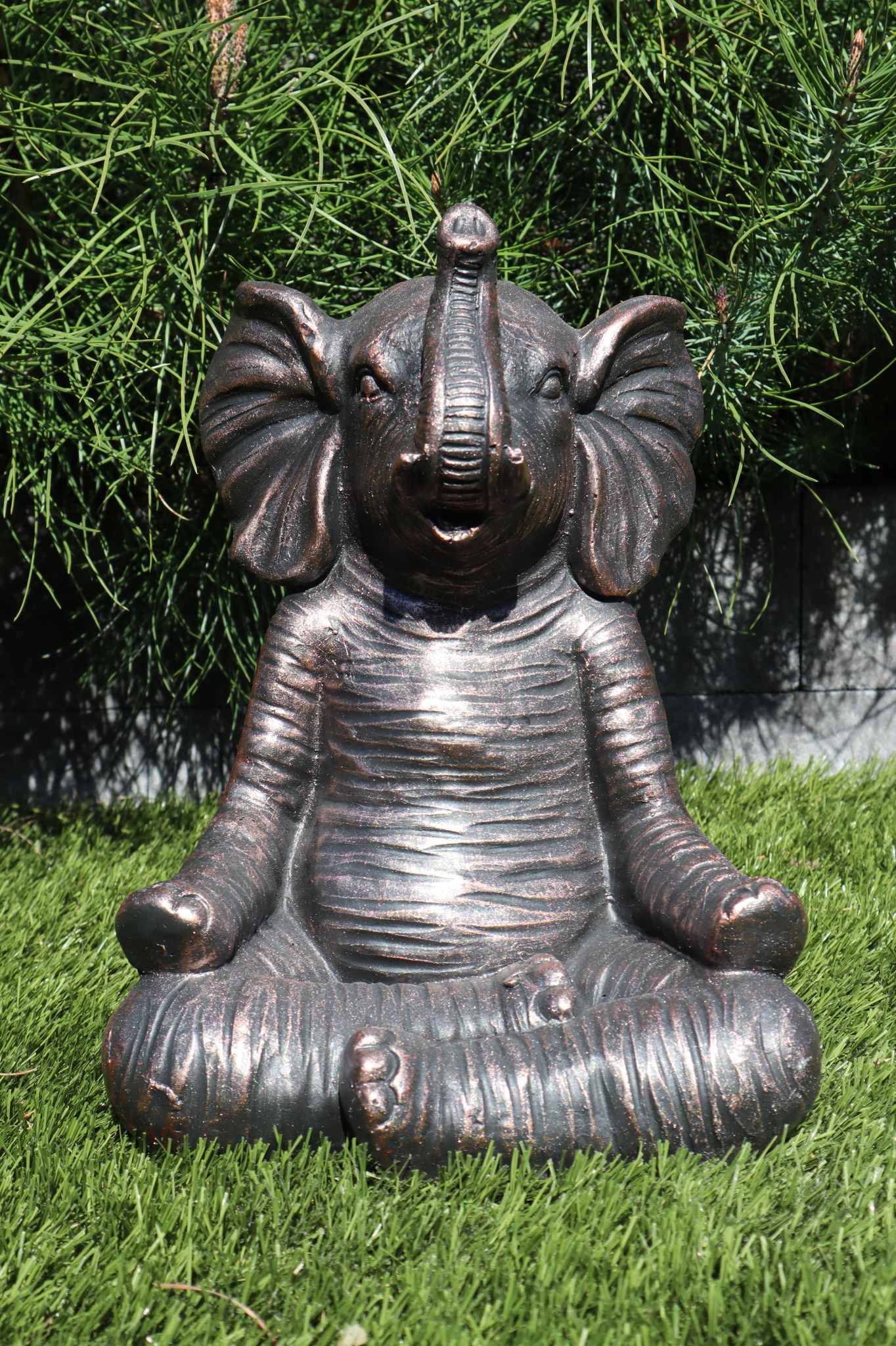 Olifant beeld 34 cm Boeddha houding spiritueel dierenbeeld tuin en interieur