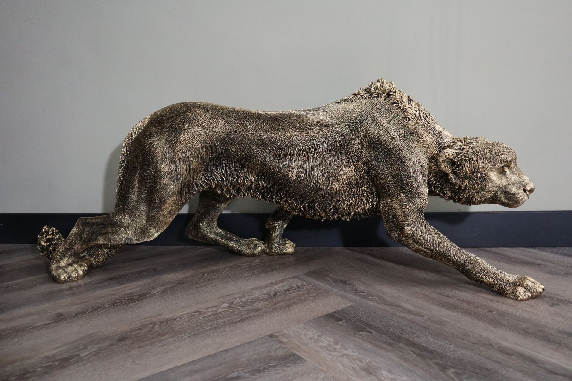 Cheeta beeld XL goud sluipend 125 cm tuinbeeld dierenbeeld decoratie