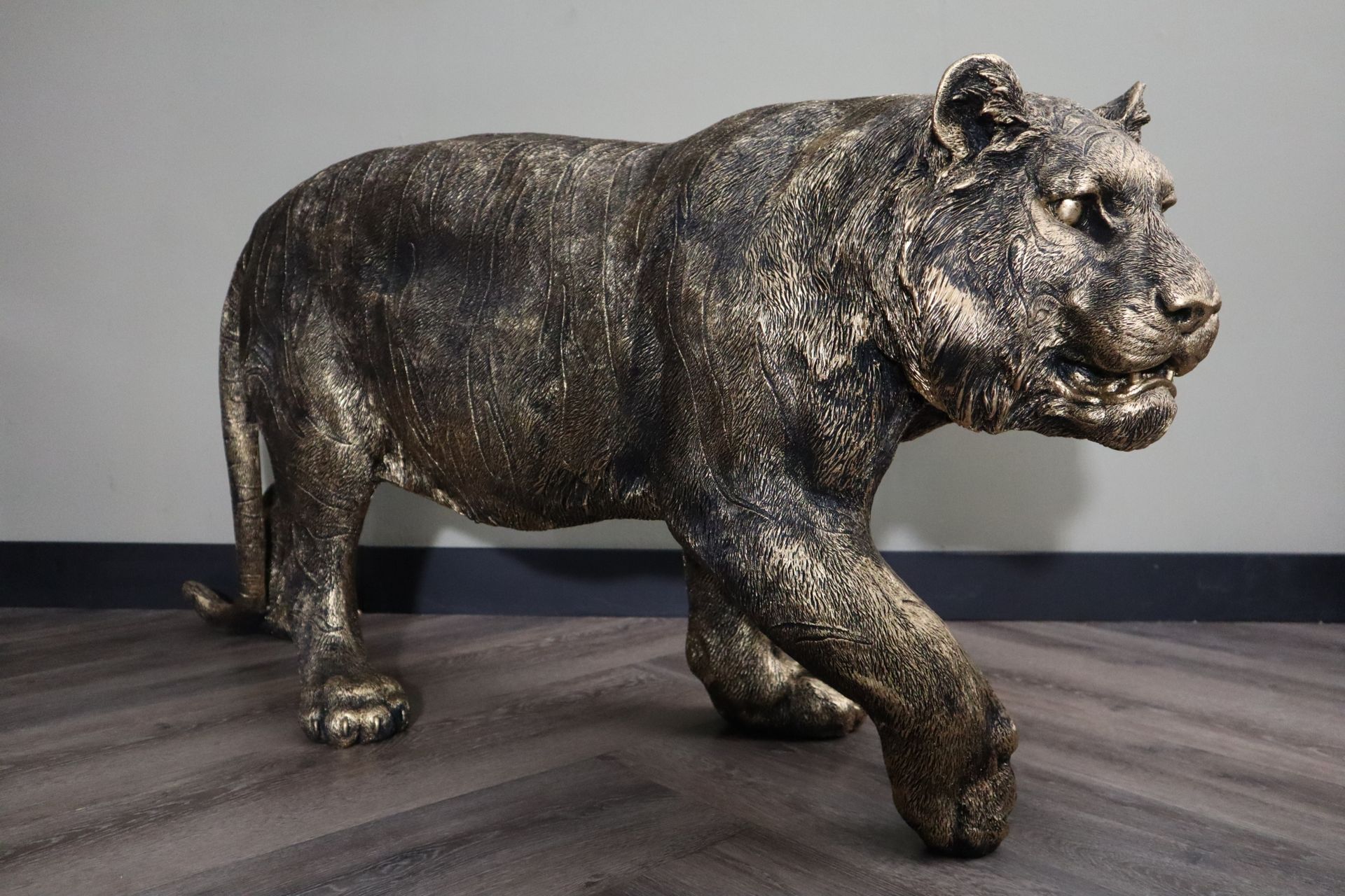 Tijger beeld XL 130 cm lopend tuinbeeld dierenbeeld luxe decoratie