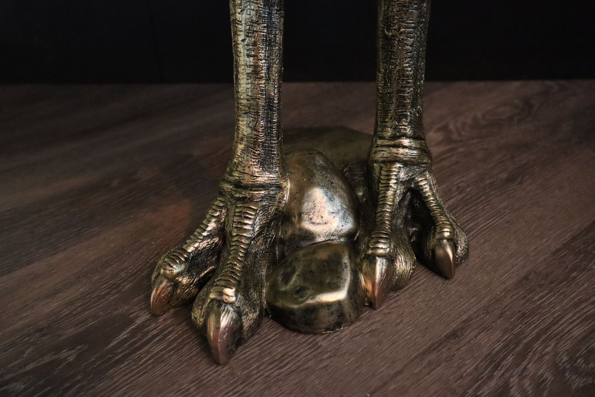 Struisvogel dierenbeeld 67 cm goud staand realistisch tuinbeeld decoratie