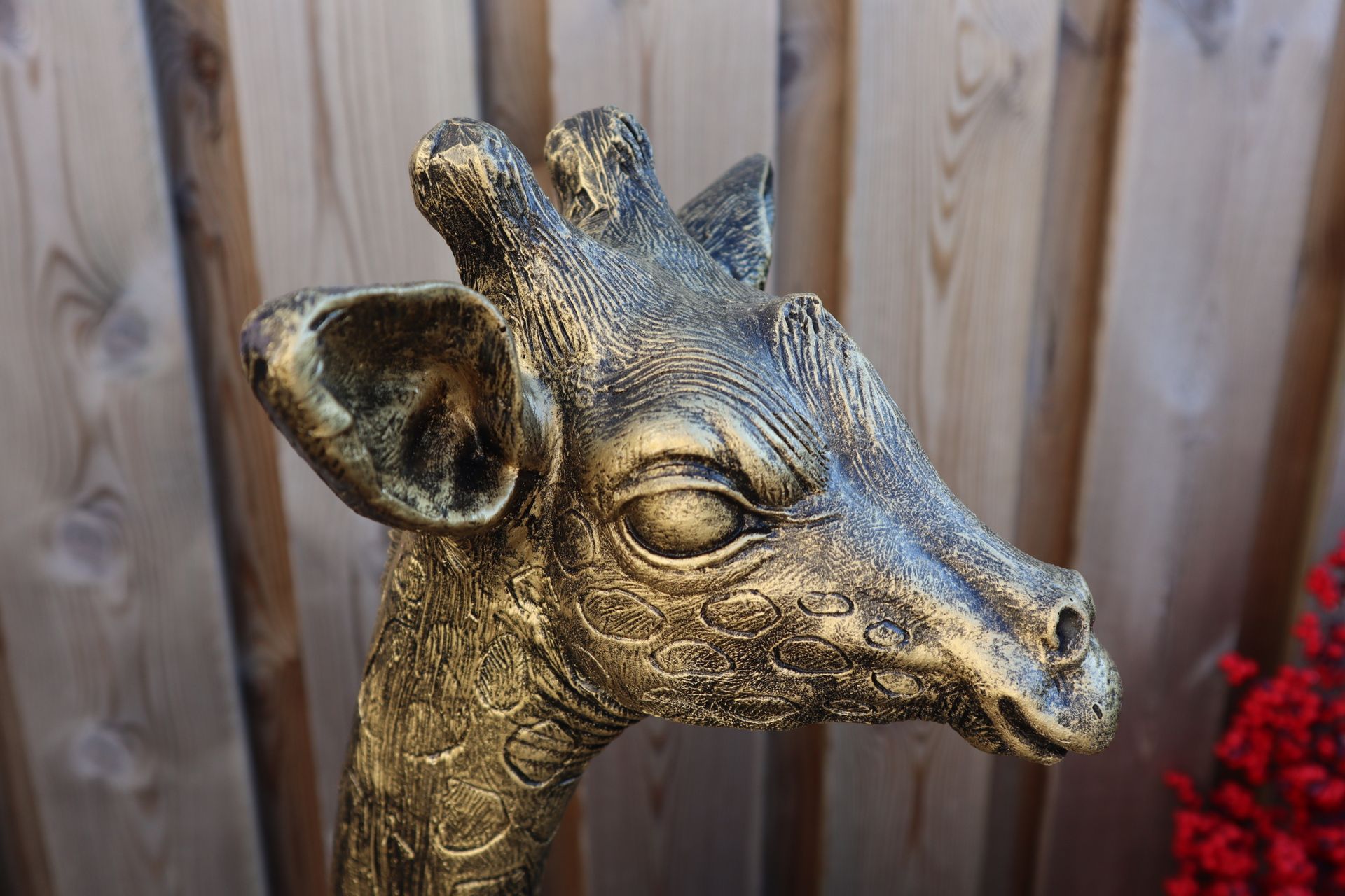 Groot giraffe beeld goud 120 cm exclusief dierenbeeld voor tuin en interieur