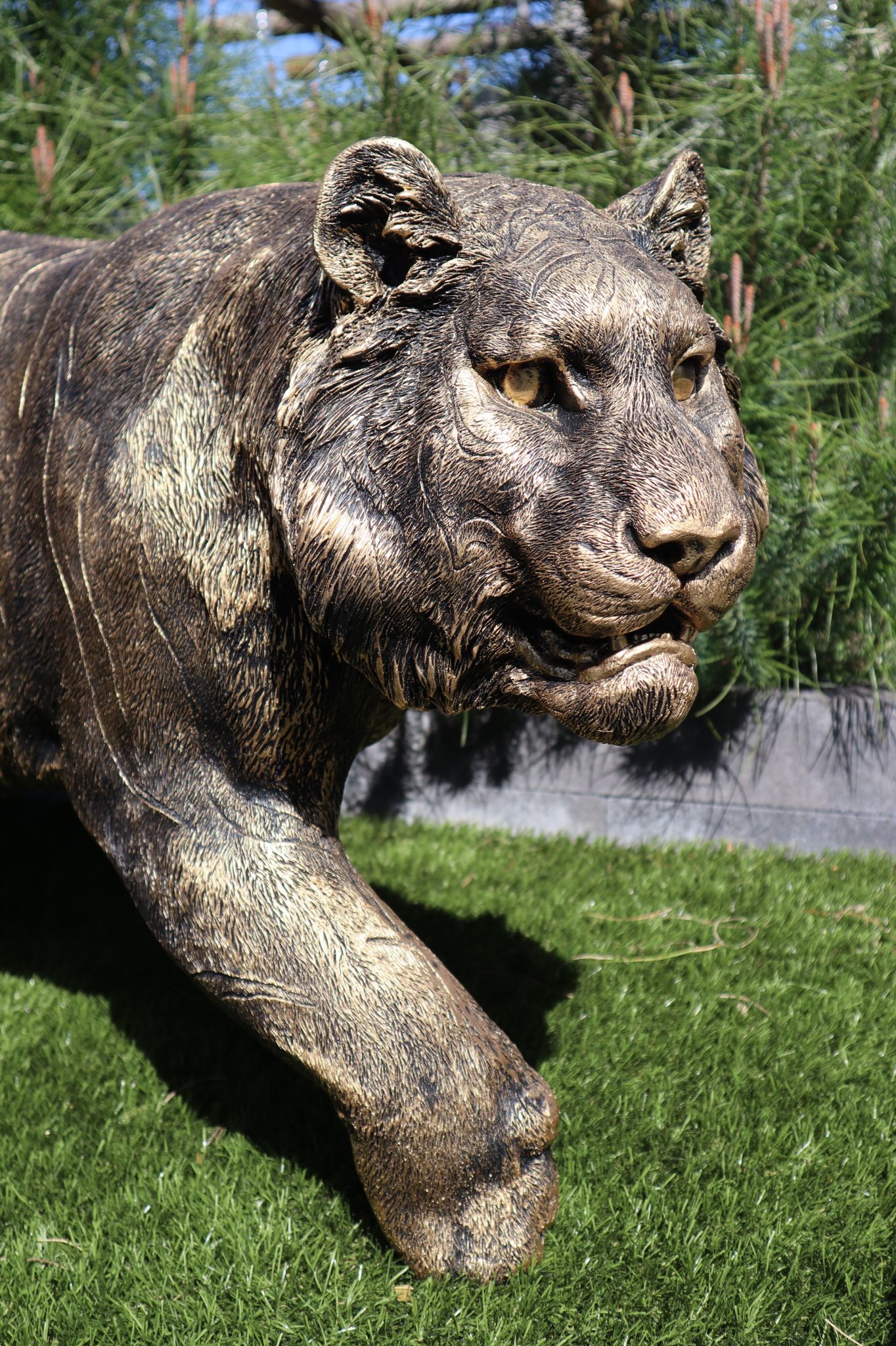 Tijger beeld 130 cm lopend realistisch groot tuinbeeld dierenbeeld