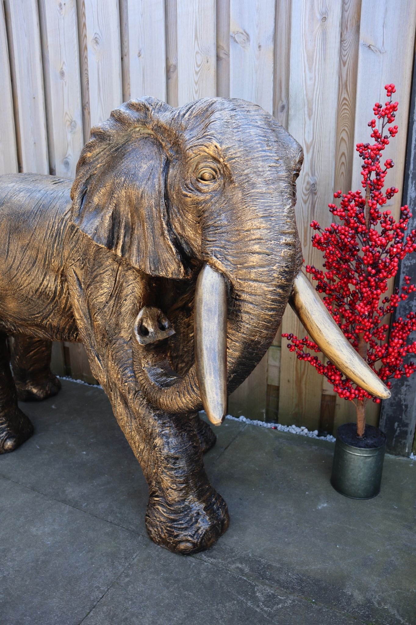 Olifant beeld XL goud 140 cm staand tuinbeeld dierenbeeld luxe decoratie