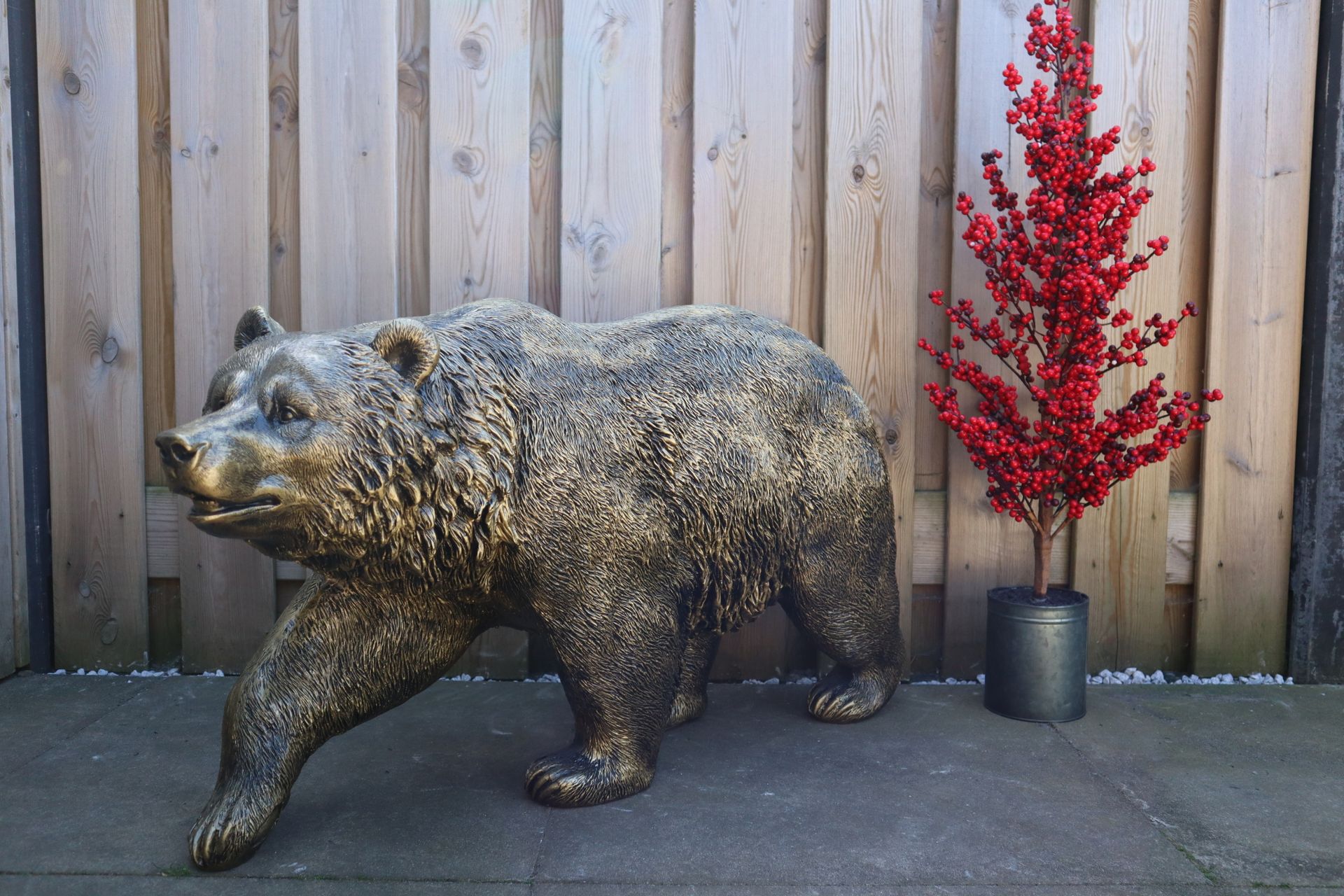 Beer beeld goud 93 cm lopend tuinbeeld dierenbeeld luxe decoratie