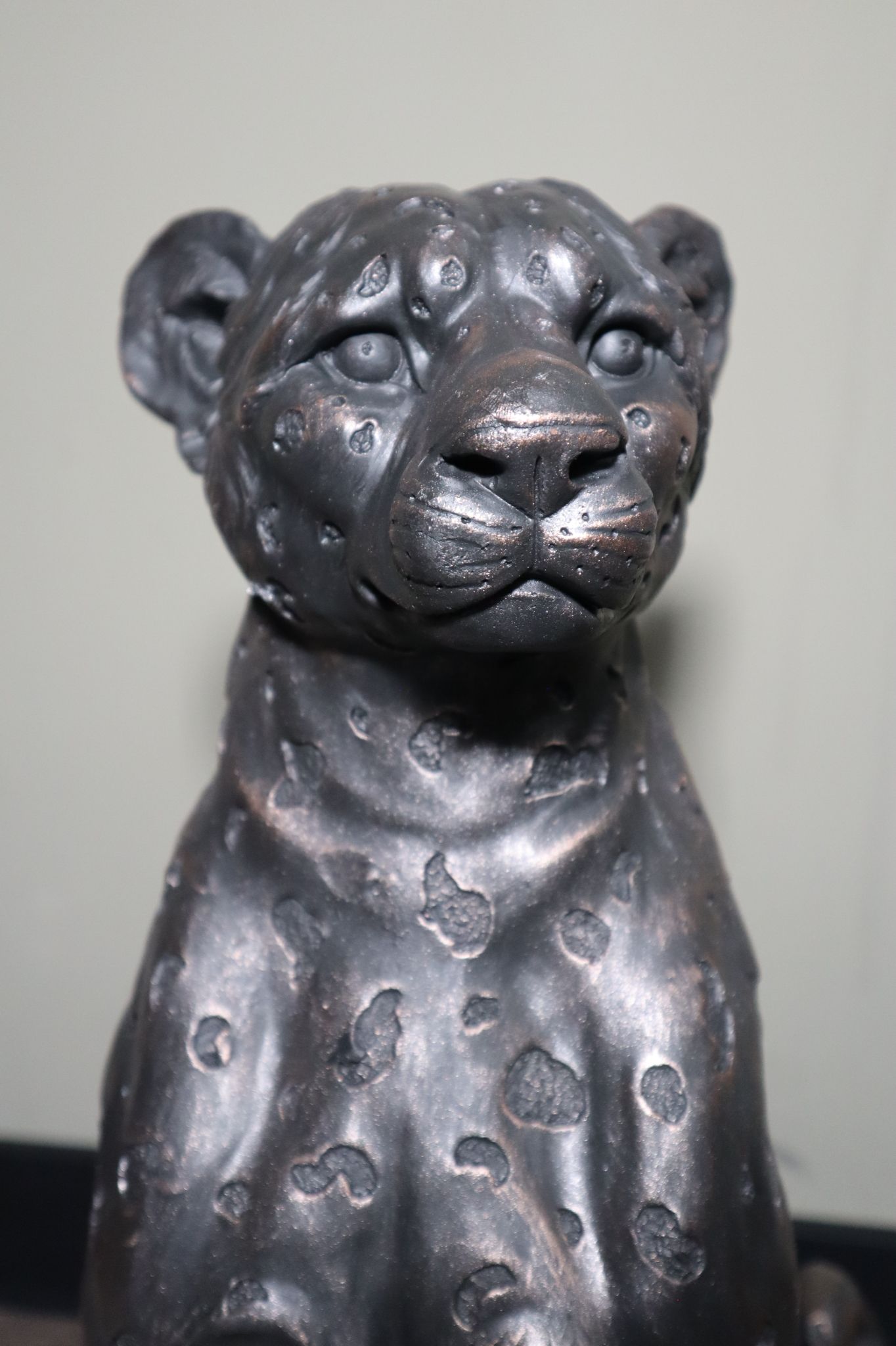 Bronzen luipaard beeld 59 cm dierenbeeld tuin en interieur decoratie