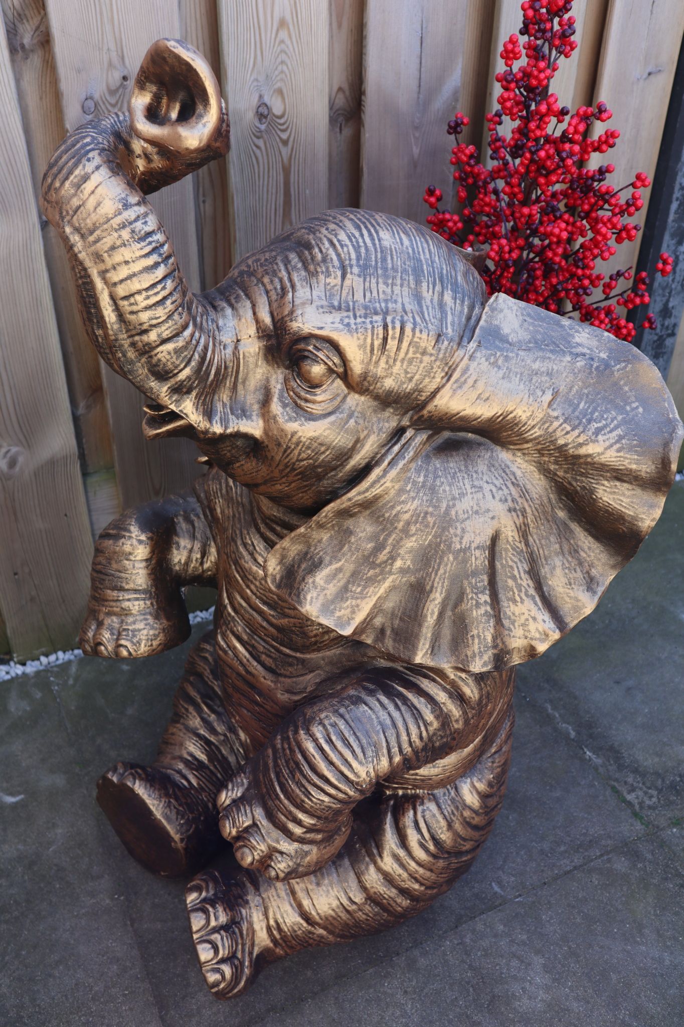 Olifant beeld 86 cm goud XL zittend eyecatcher tuinbeeld dierenbeeld