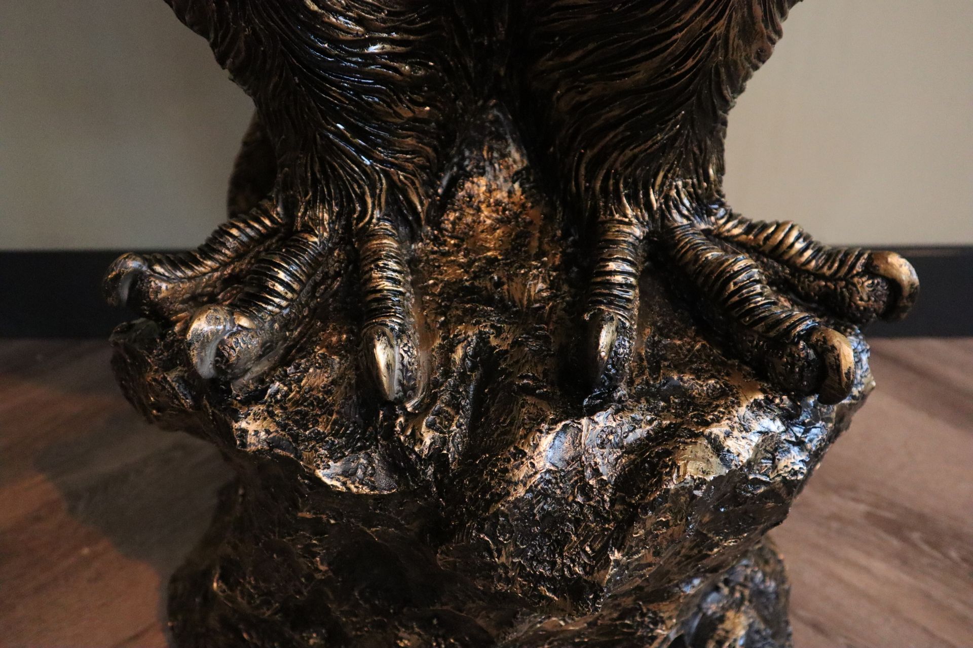 Arend beeld 120 cm goud op stam realistisch groot dierenbeeld eyecatcher