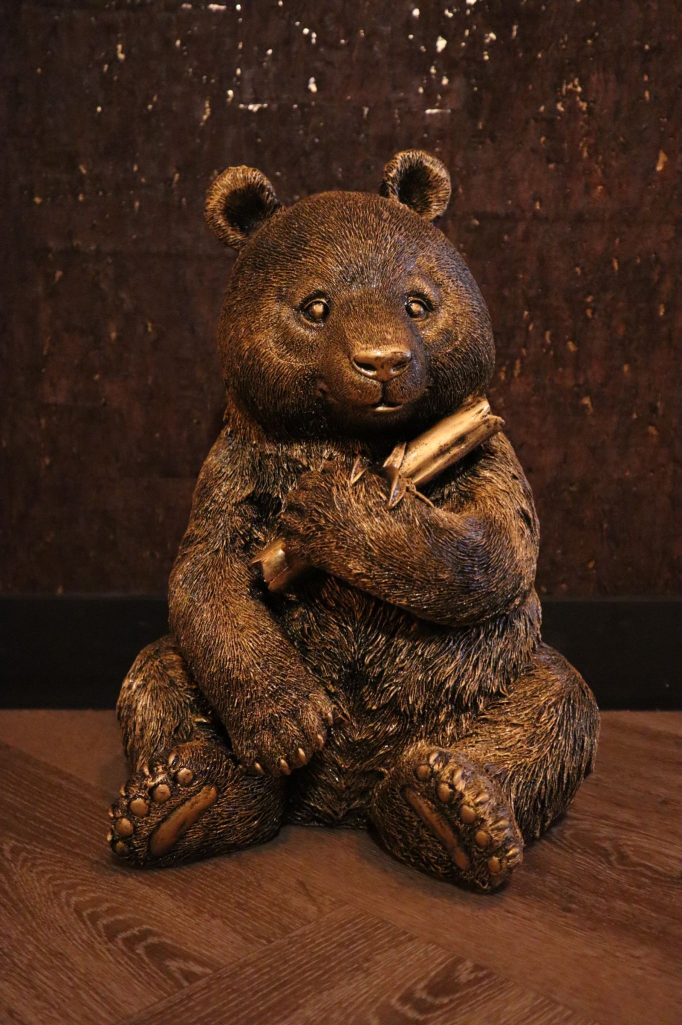 Pandabeeld zittend 40 cm goud tuinbeeld dierenbeeld