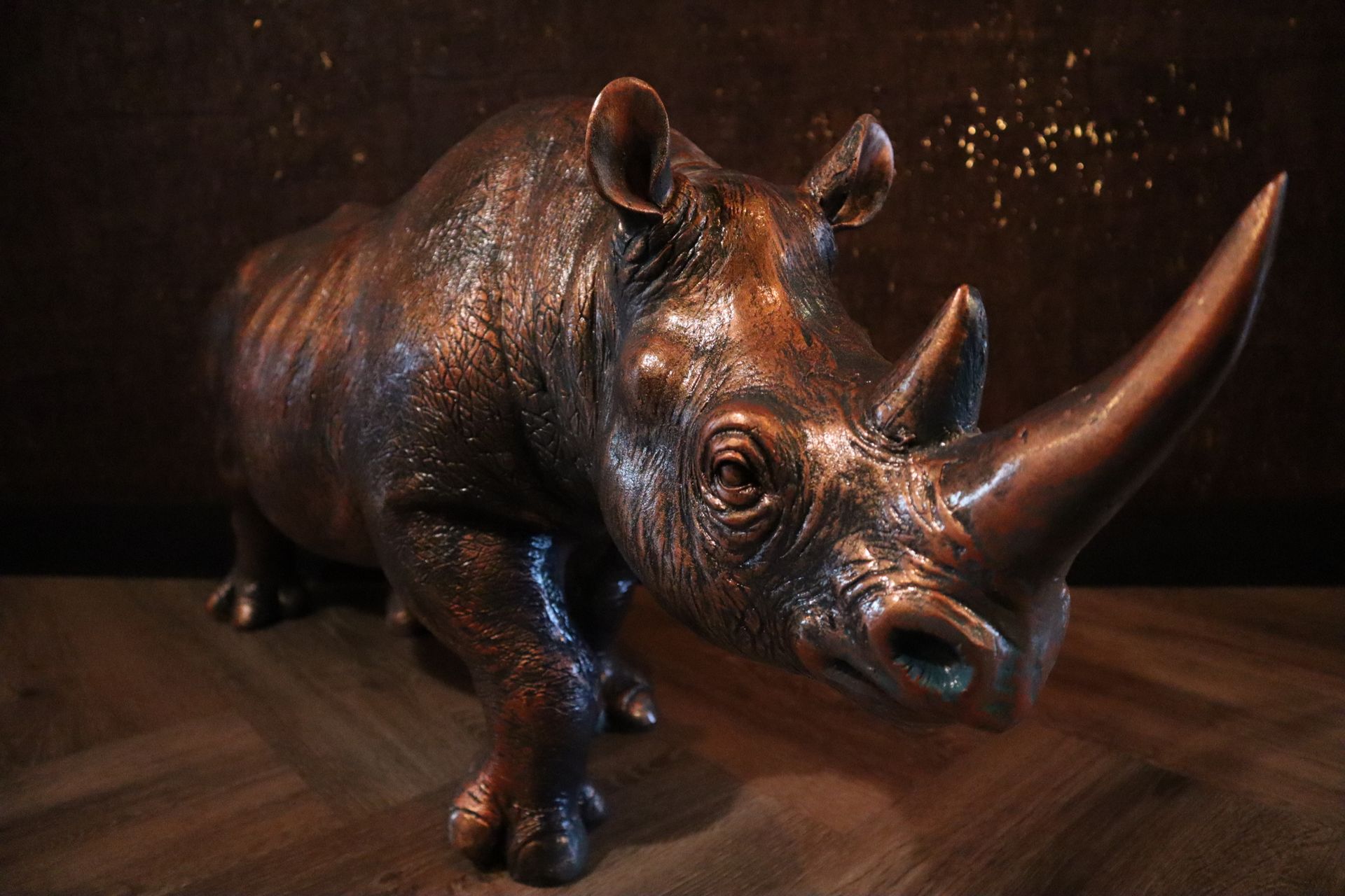 Neushoorn beeld XL 95 cm koper dierenbeeld