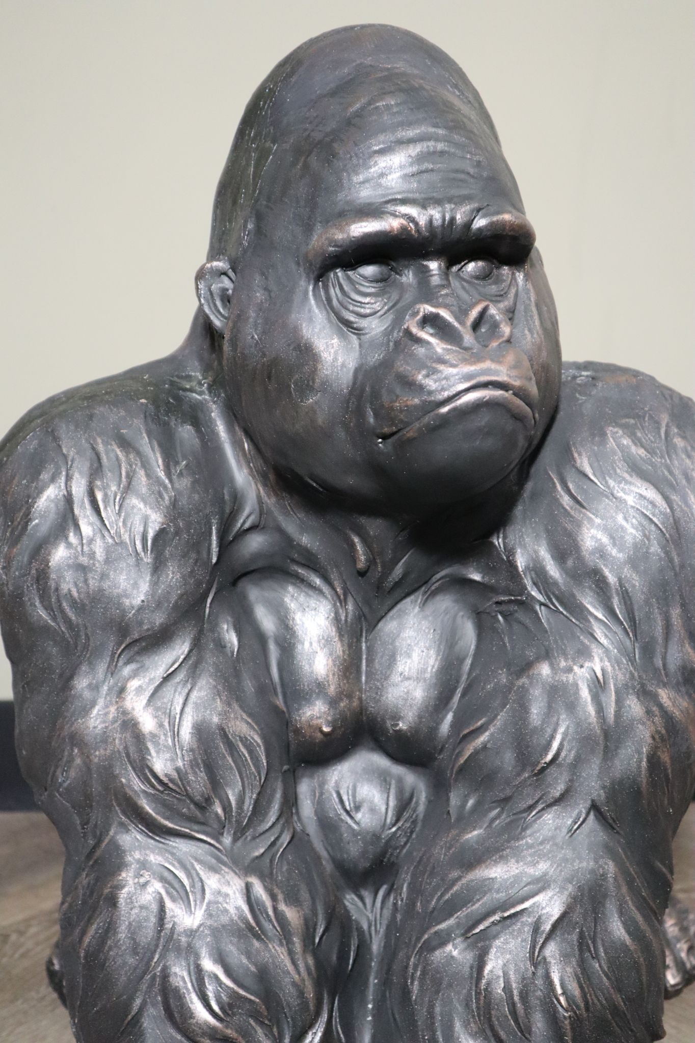 Gorillabeeld brons 58 cm dierenbeeld tuin en interieur decoratie