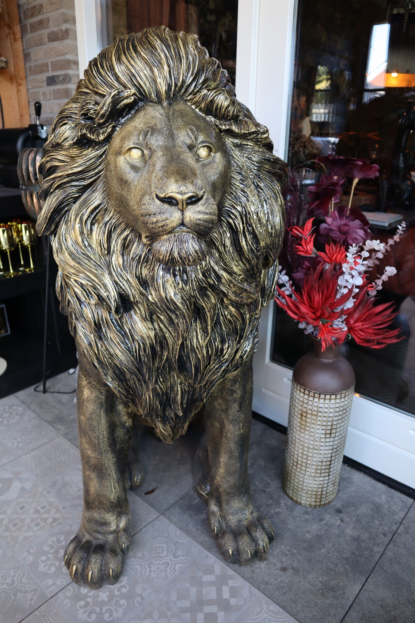 Leeuw beeld XXL goud zittend groot dierenbeeld tuinbeeld luxe decoratie eyecatcher