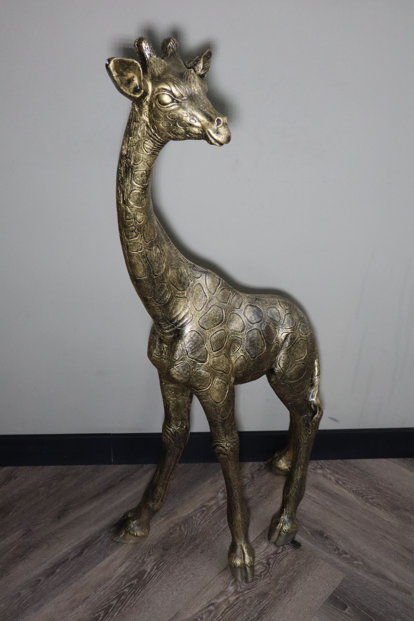 Gouden giraffe beeld 120 cm XL groot dierenbeeld tuin en interieur