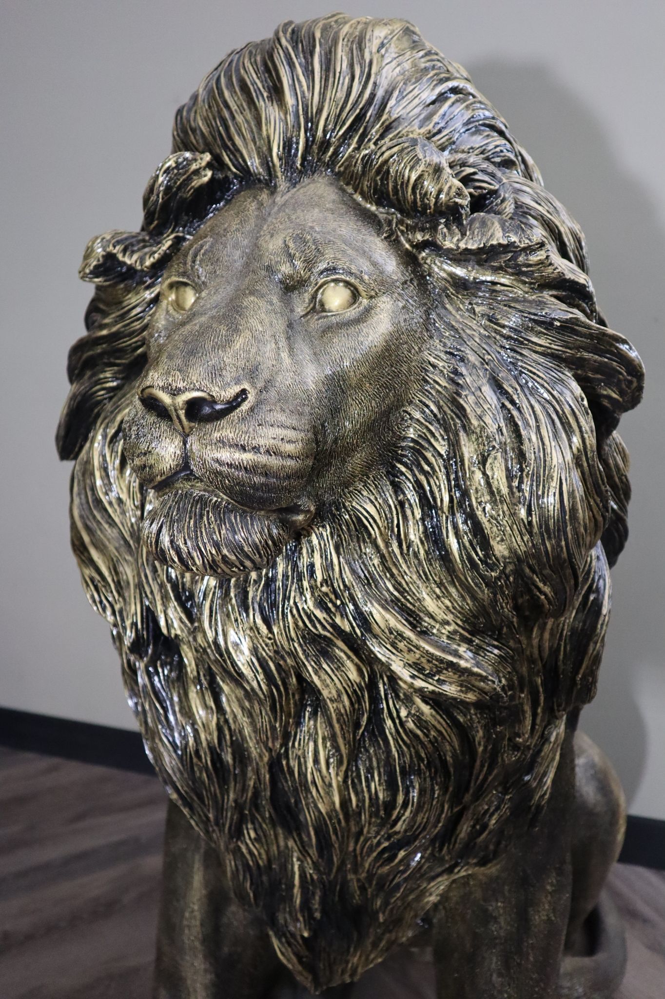 Leeuw dierenbeeld groot goud 134 cm zittend eyecatcher tuin decoratie