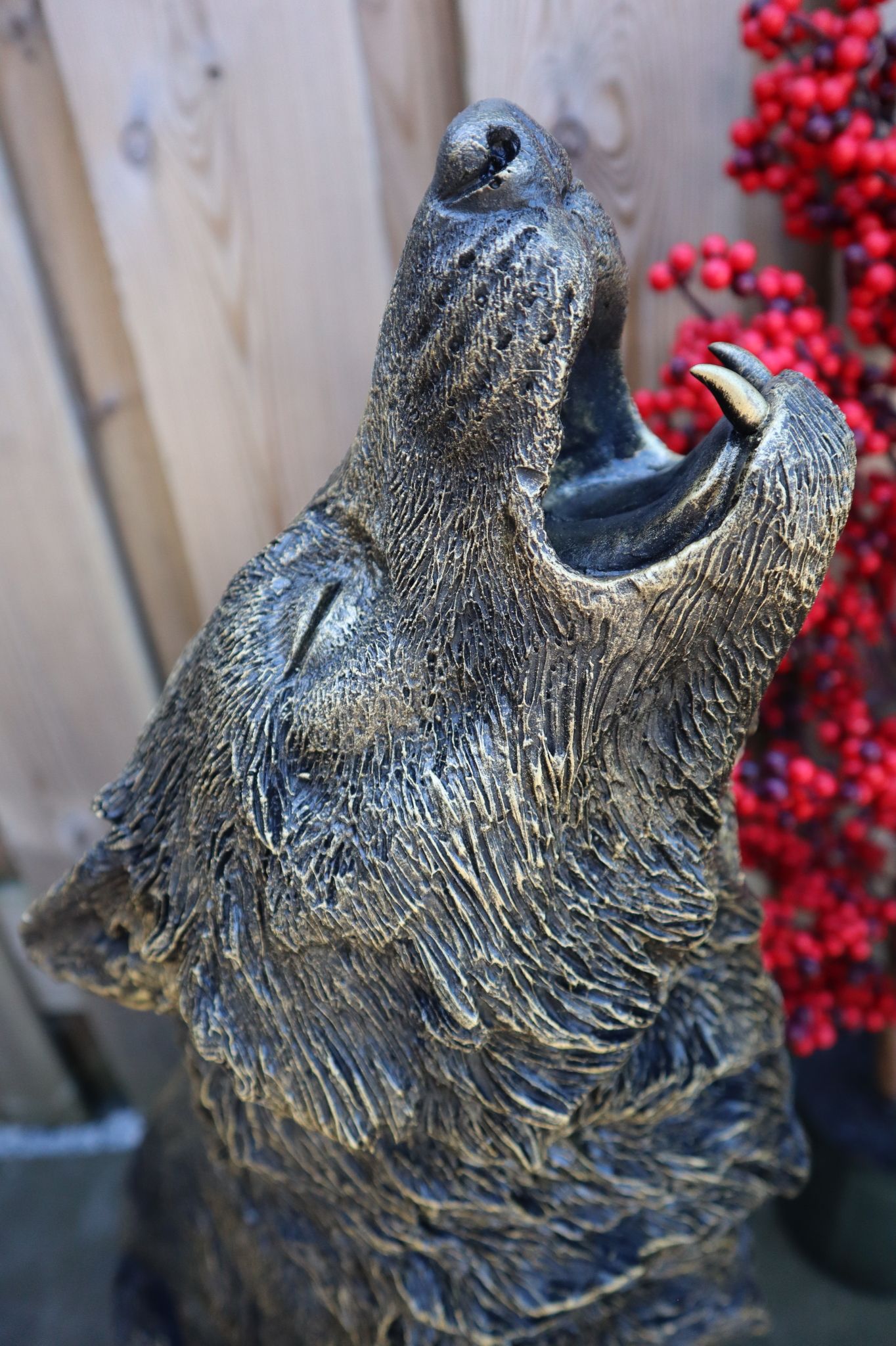 Wolf beeld 74 cm goud zittend huilend eyecatcher tuinbeeld dierenbeeld