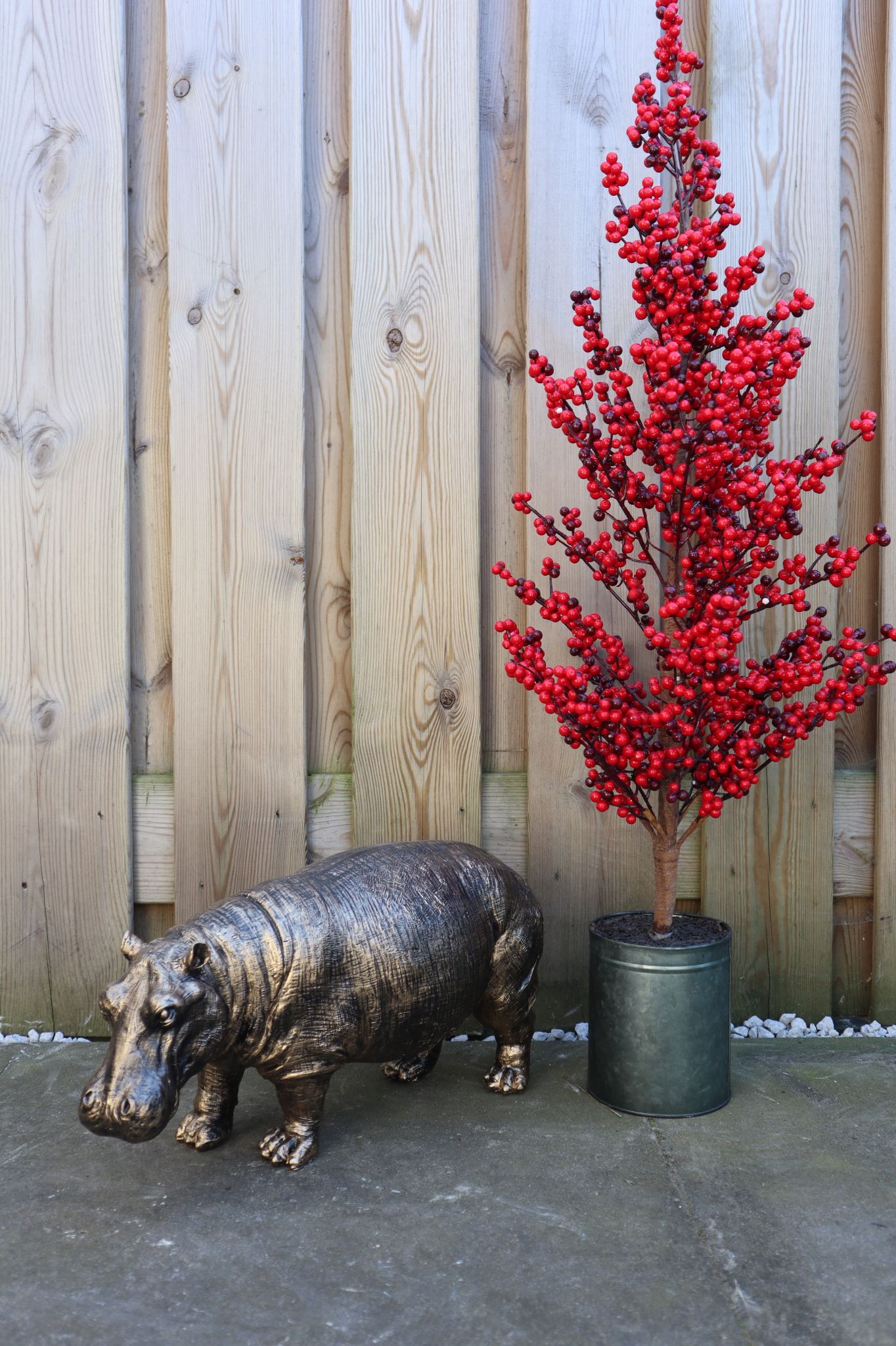 Nijlpaard dierenbeeld 45 cm goud staand realistisch tuinbeeld decoratie