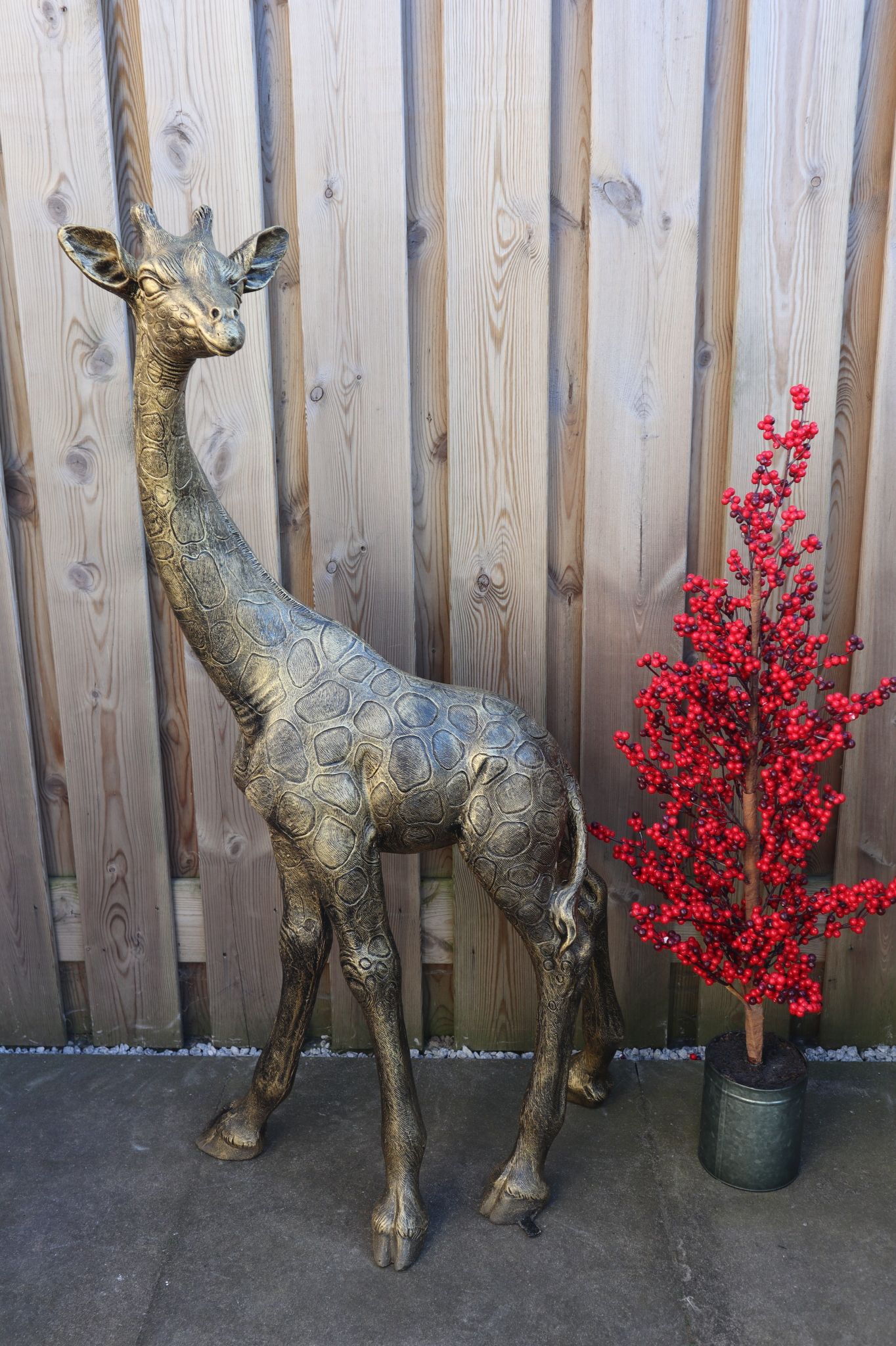 Giraffe beeld XL staand goud groot dierenbeeld tuinbeeld luxe decoratie eyecatcher