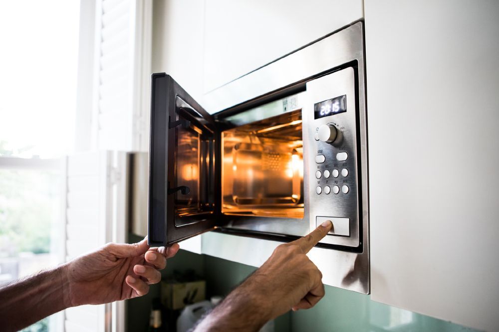 Using a Microwave Oven — Syracuse, NY — Automatic Appliance Service II Using a Microwave Oven — Syracuse, NY — Automatic Appliance Service II