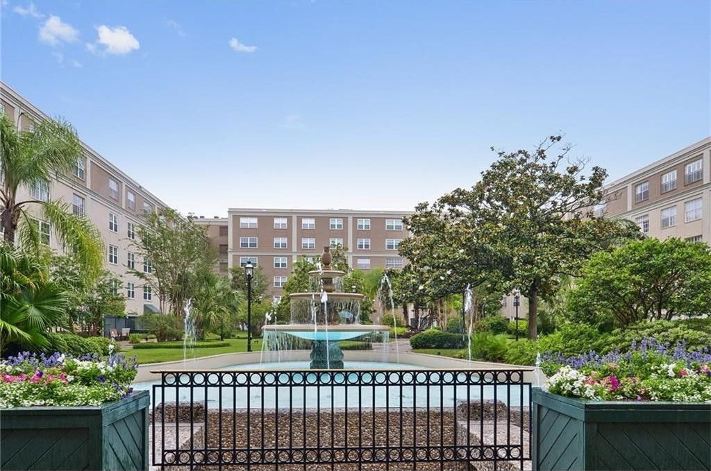 A large building with a fountain in the middle of it