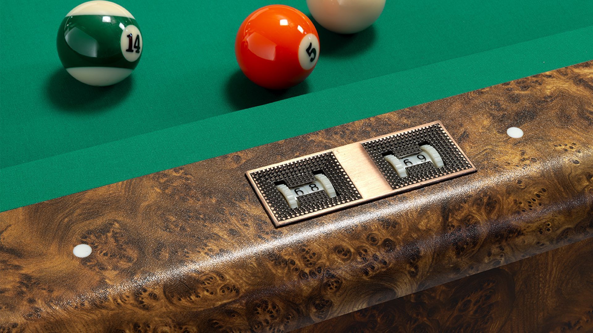 biliardo elegante in legno