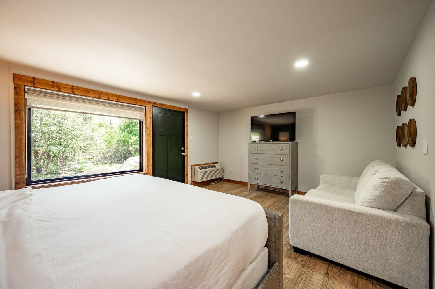 Lakeside Executive King Suite with king bed and sleeper sofa