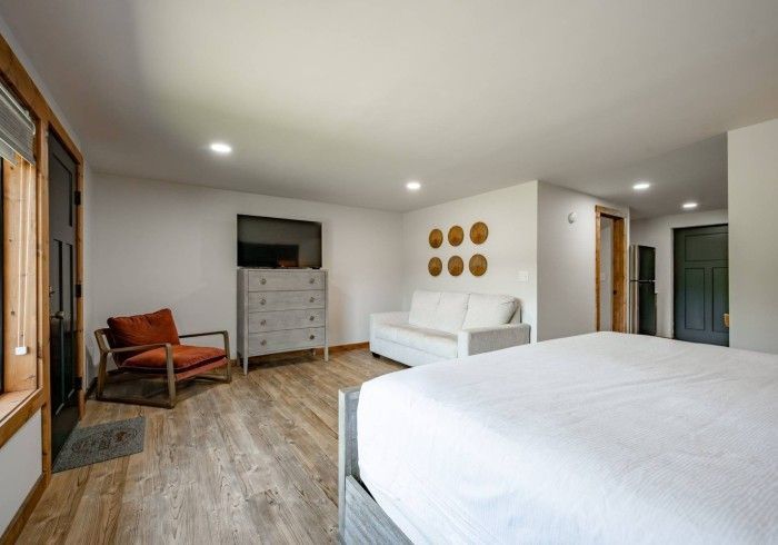 Lakeside Executive King Suite