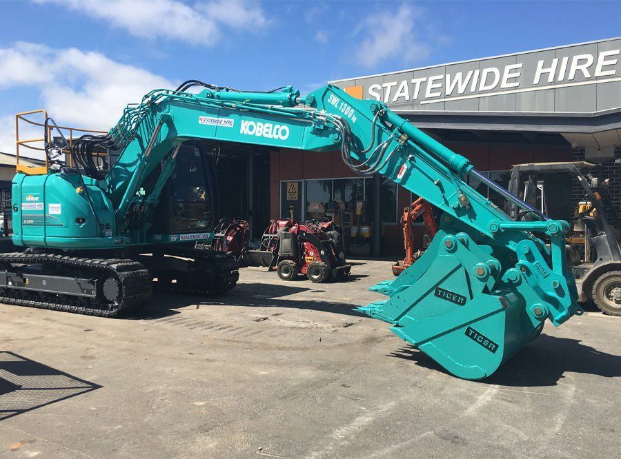 Excavator-Hire-14-Tonne-Adelaide-Kobelco-SK 135SR-14T-Excavator