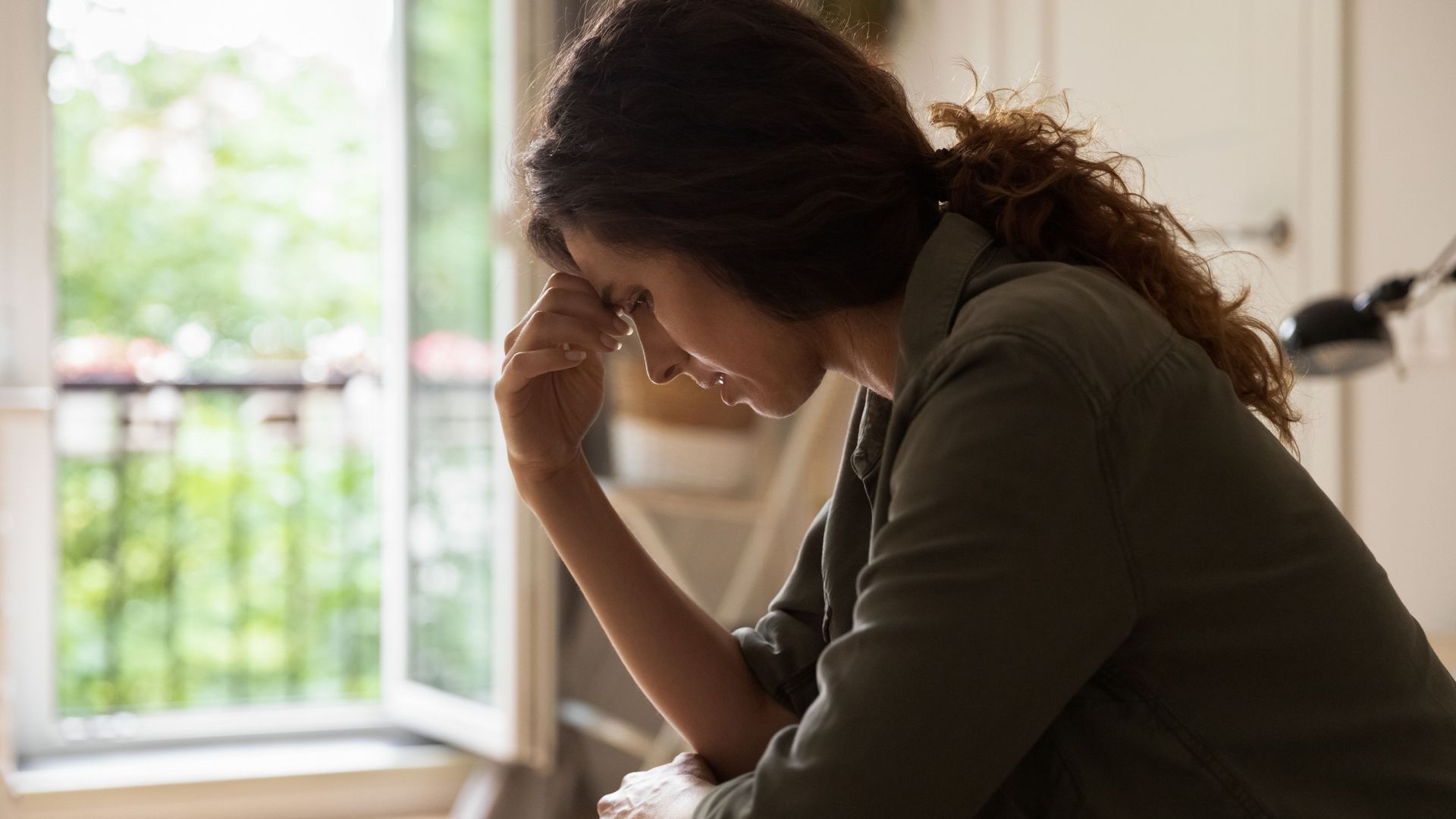 Wondering if weight loss can cause depression? The simple answer: it depends on how you do it.