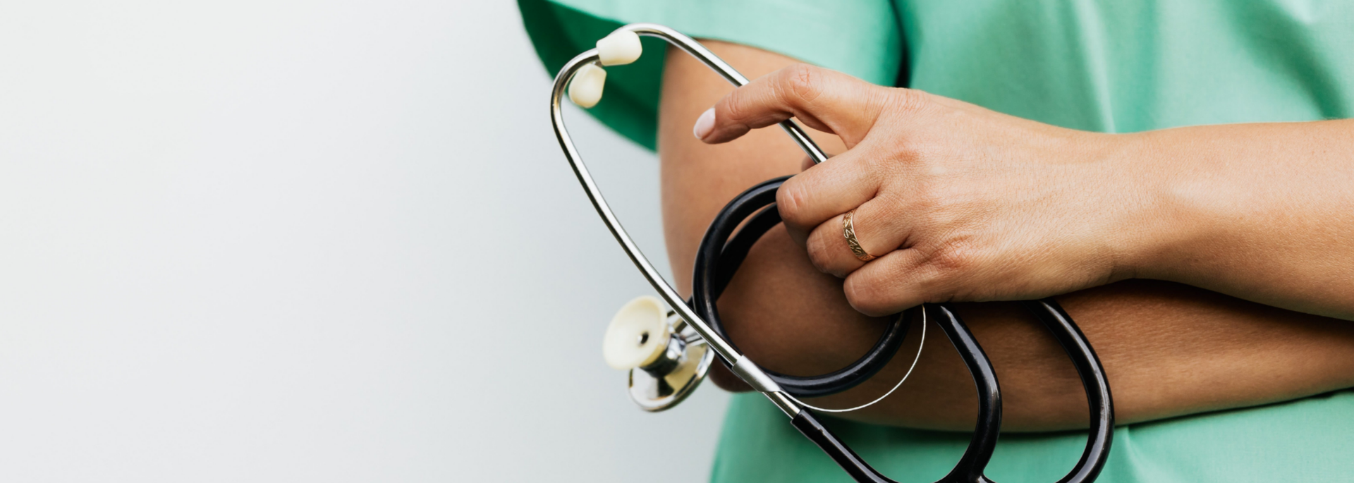 Picture of a doctor holding a stethoscope. 