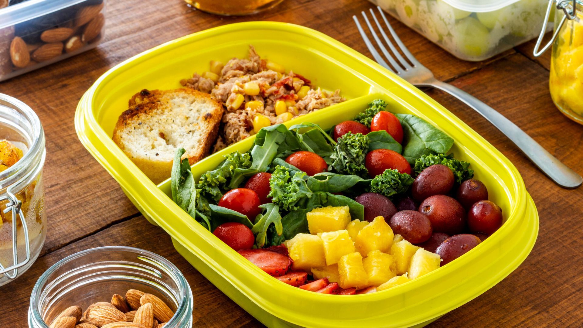 Support weight loss at lunchtime with these satisfying, balanced meals – perfect for taking to work 