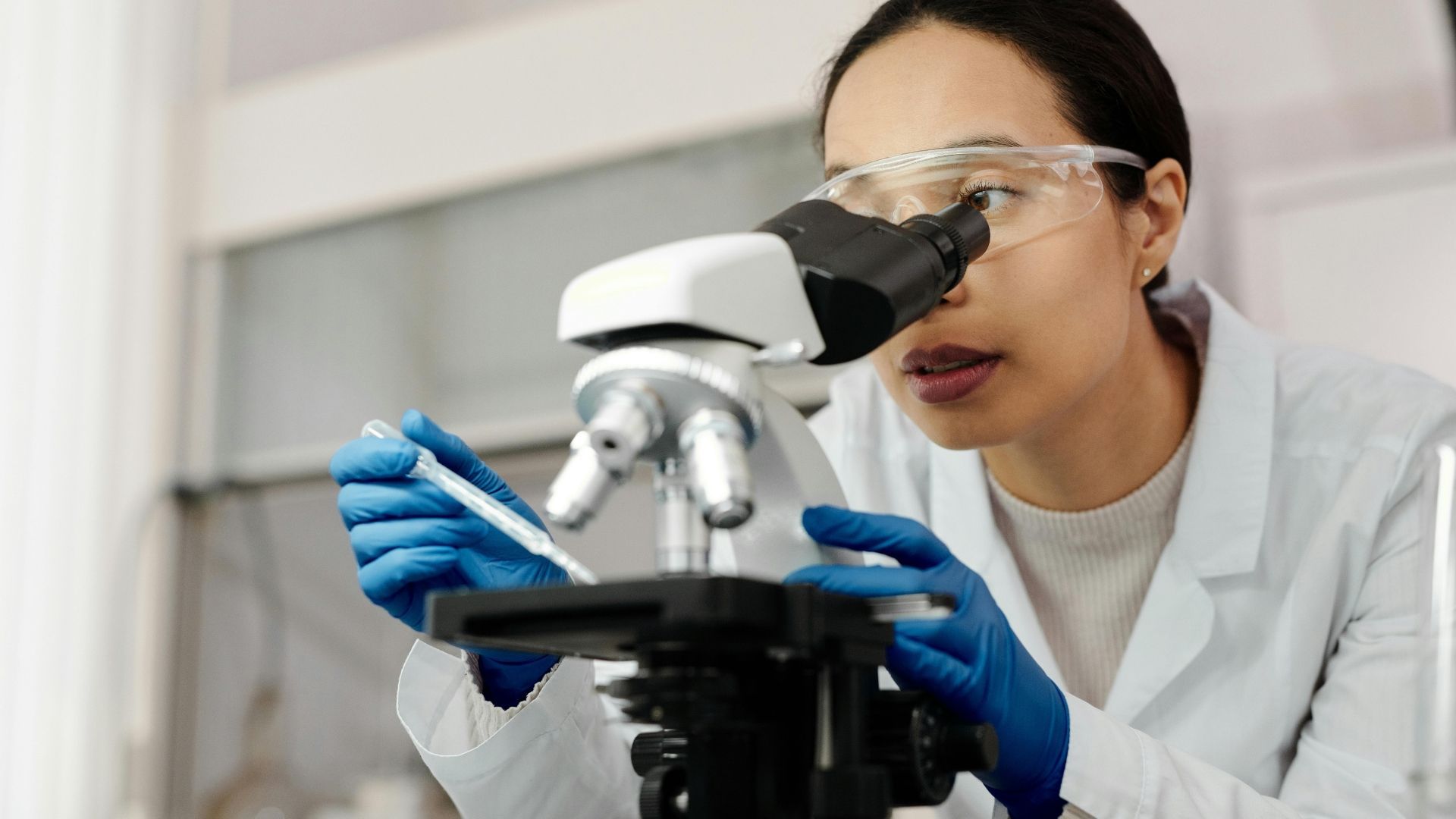 In a new study, an experimental weight loss drug outperformed Mounjaro. Learn what the results really mean.
