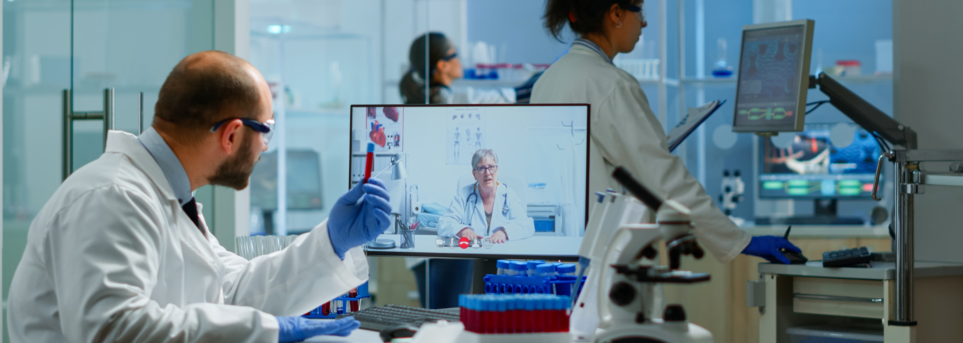 Picture of medical research staff in lab.