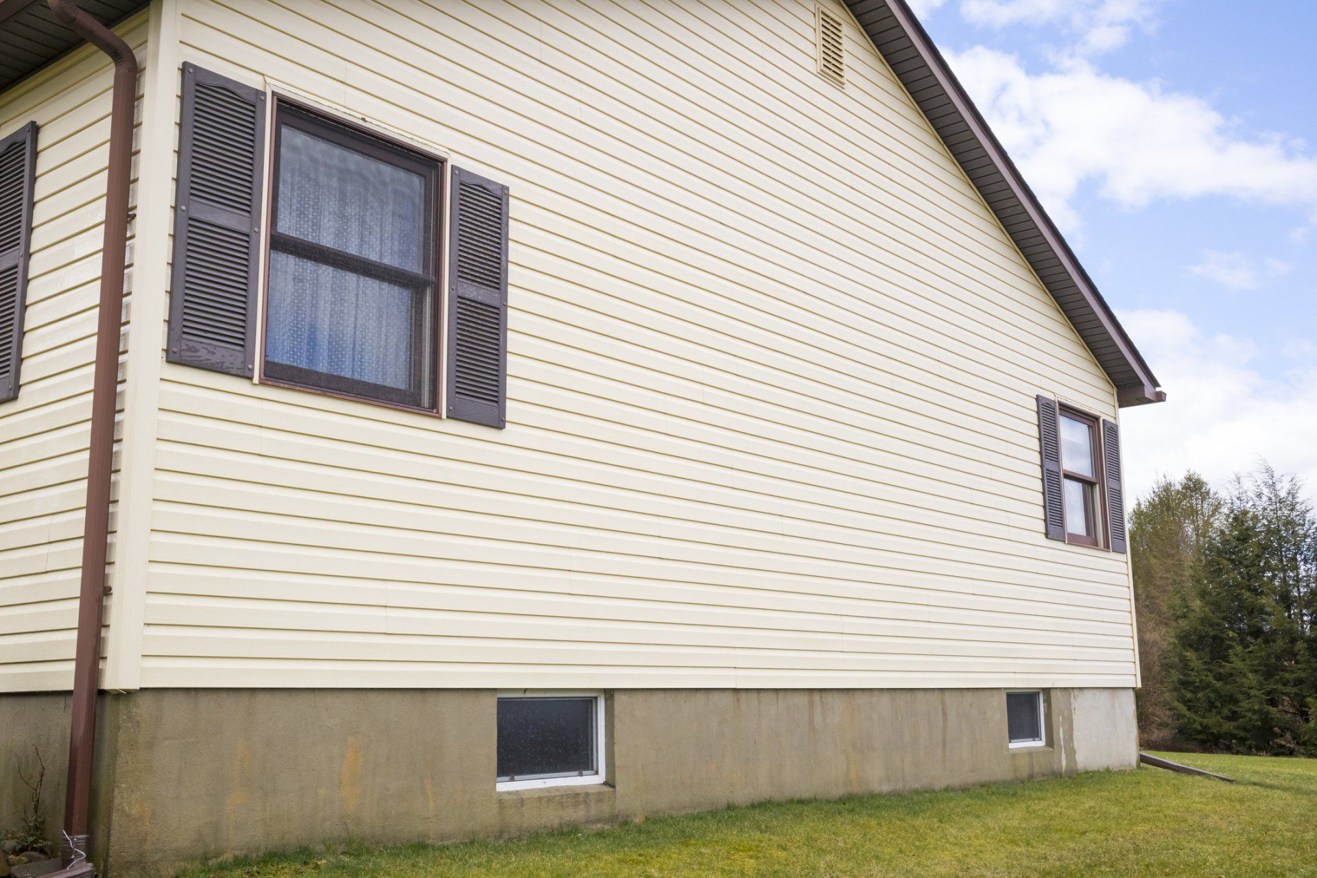House With Pale Yellow Vinyl Siding — Olympia, WA — Painting Plus LLC