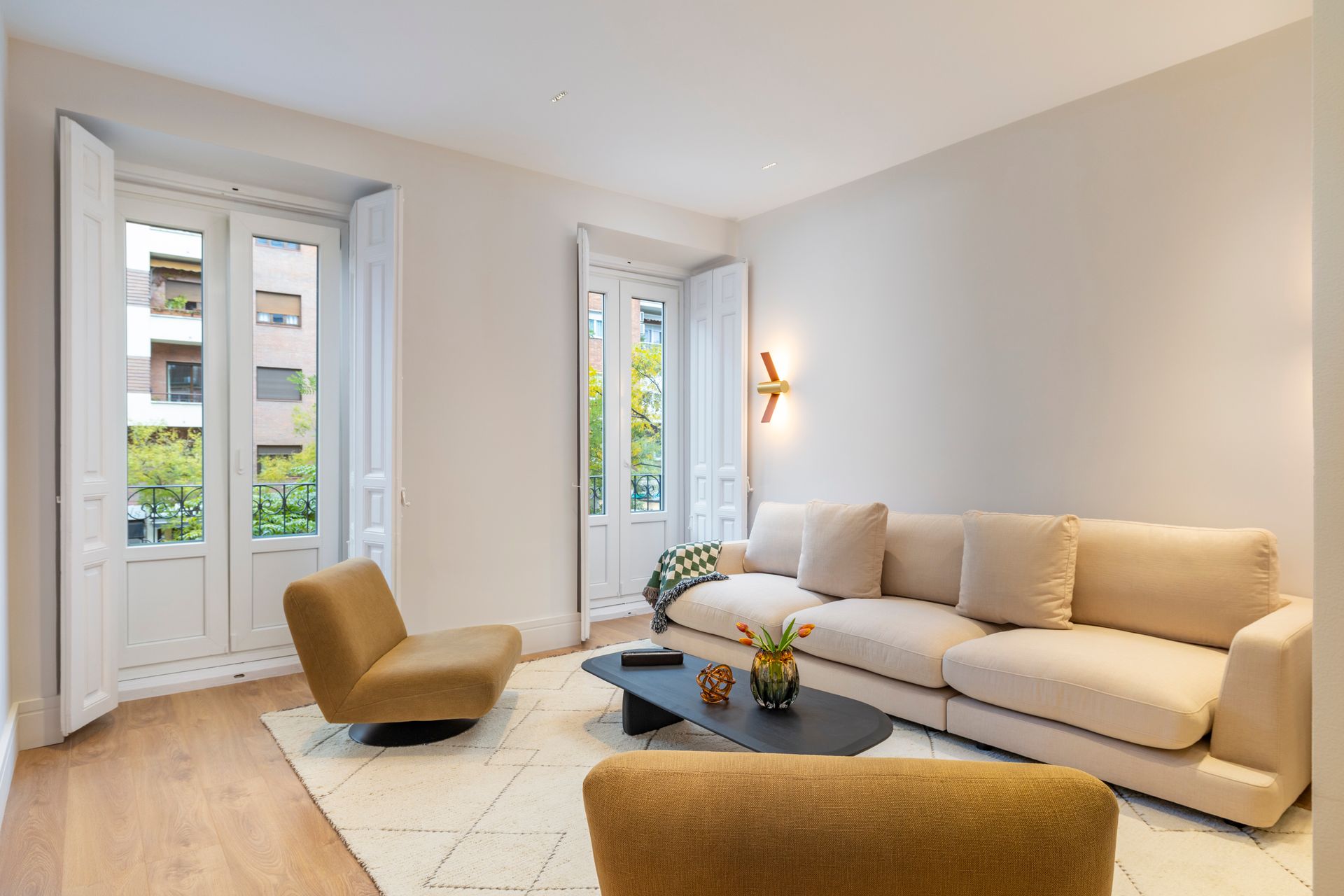 DIEGO DE LEÓN - DISPONIBLE