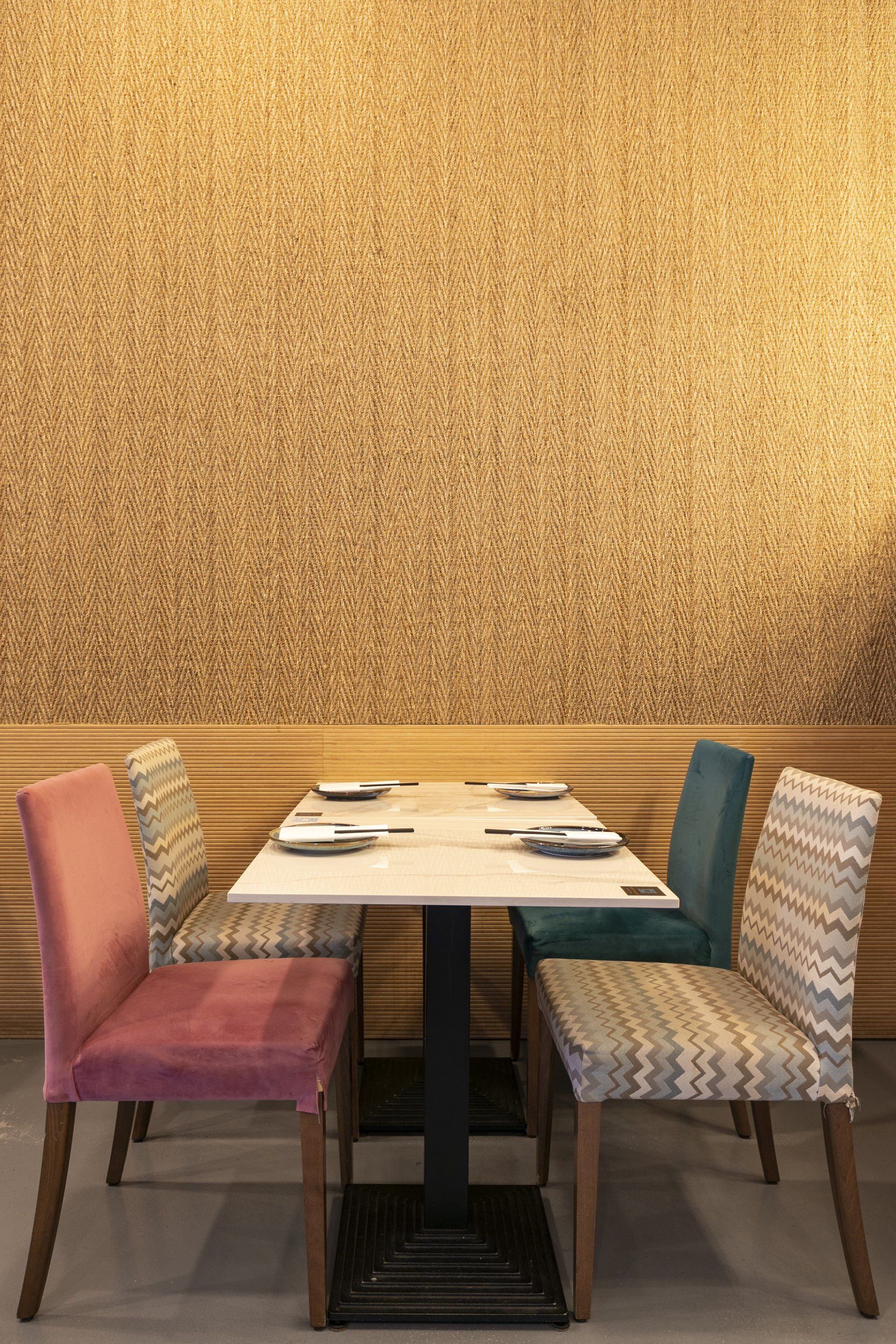Restaurante japonés reformado en las rozas madrid, texturas y color verde