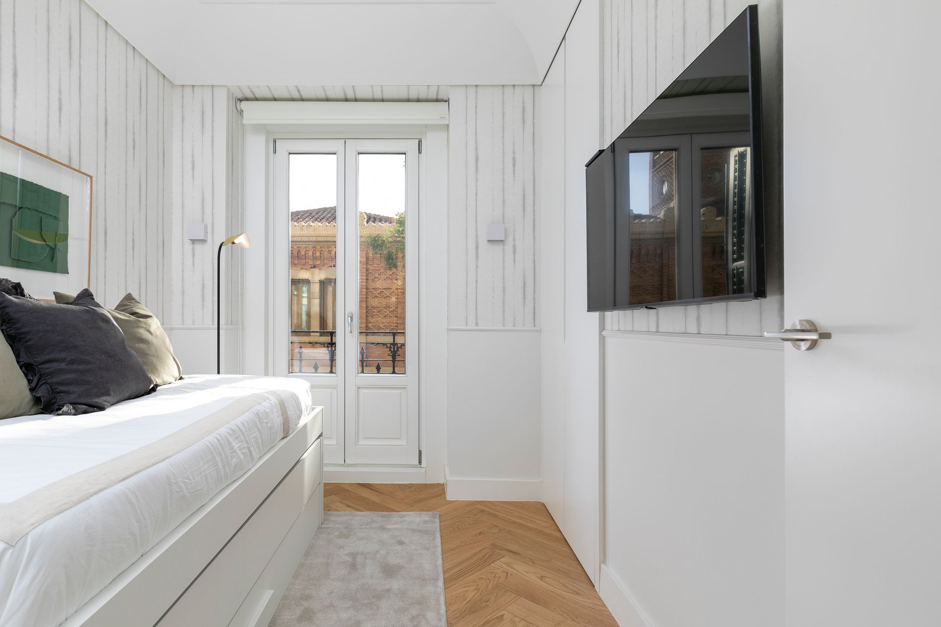 Piso reformado en barrio salamanca de madrid en tonos naturales y clásicos