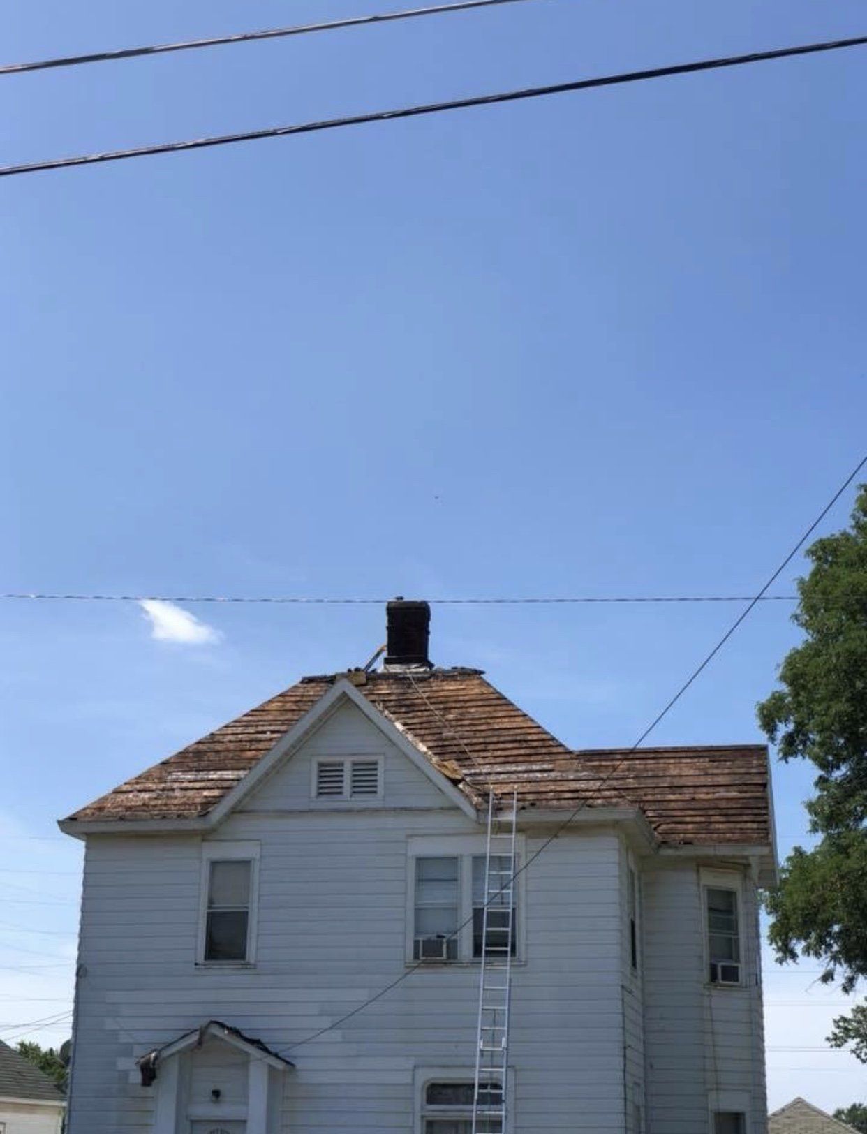 House With Old Roofing — Morris, IL — Shenberg Construction