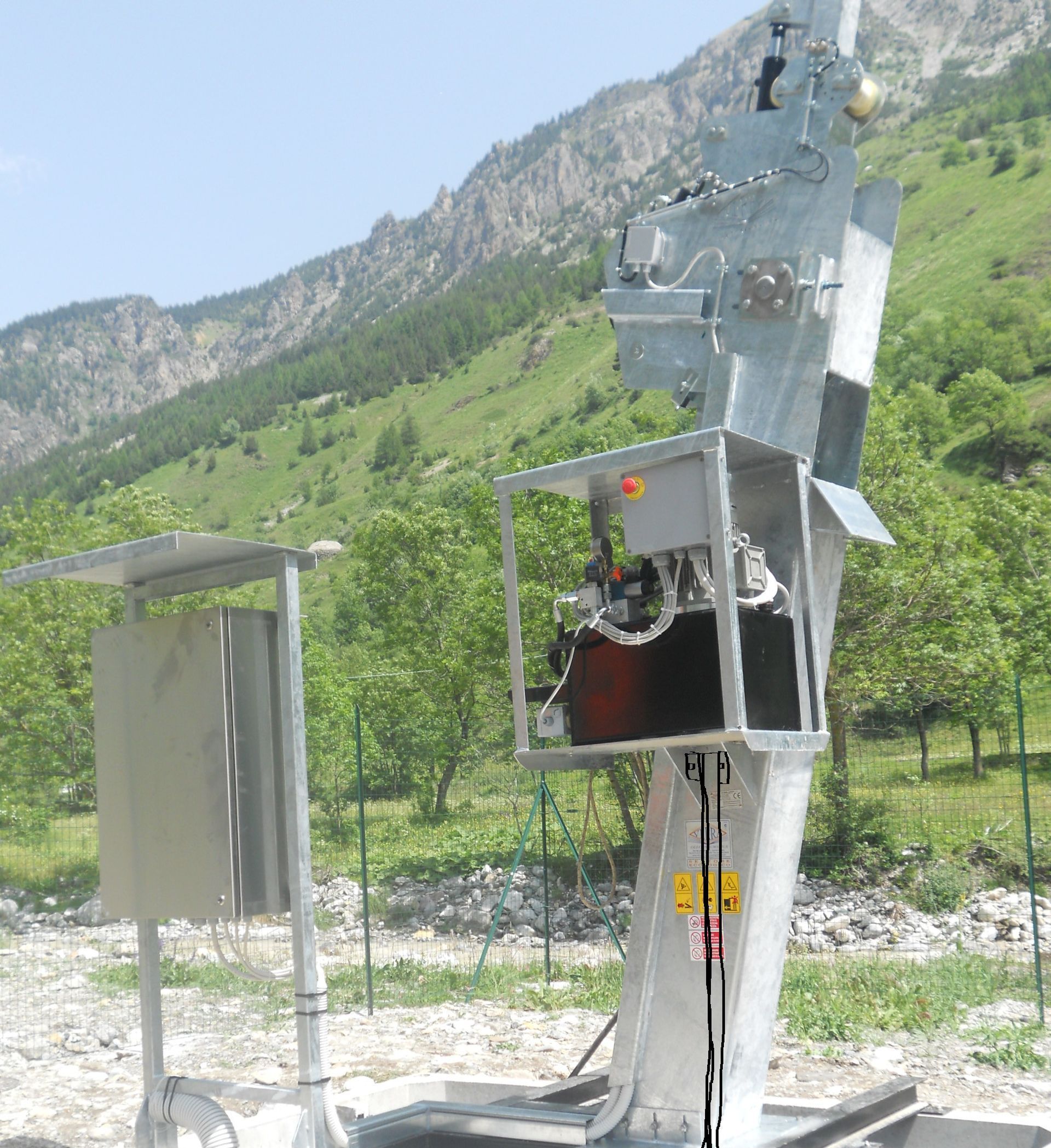 Due cabine di servizio metalliche