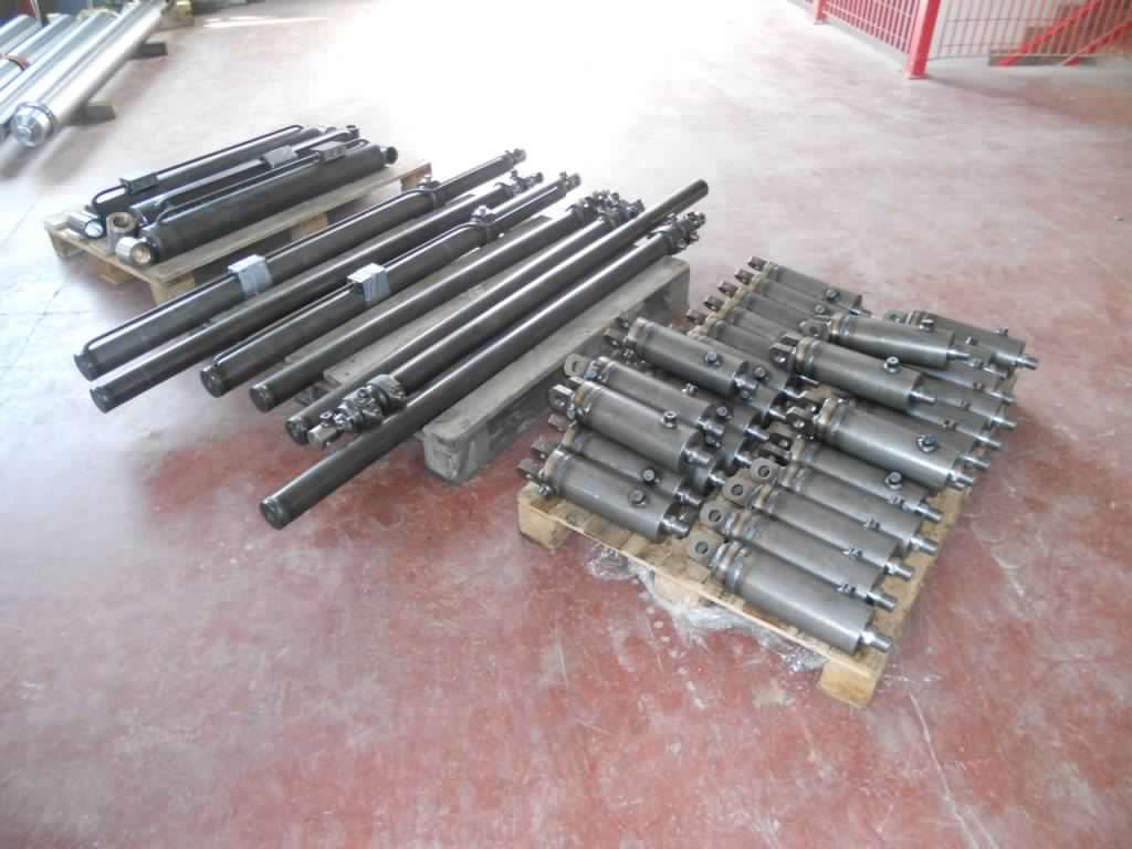 Pile di tubi metallici