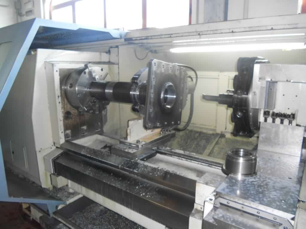 Interno di un tornio CNC
